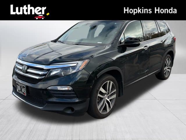 2017 Honda Pilot Touring — photo 1 of 13