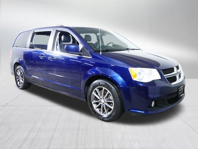 2017 Dodge Grand Caravan SXT — photo 1 of 33