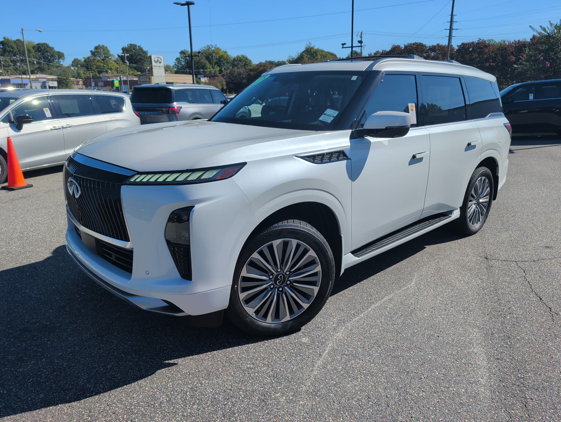 2025 INFINITI QX80 SENSORY — photo 1 of 32