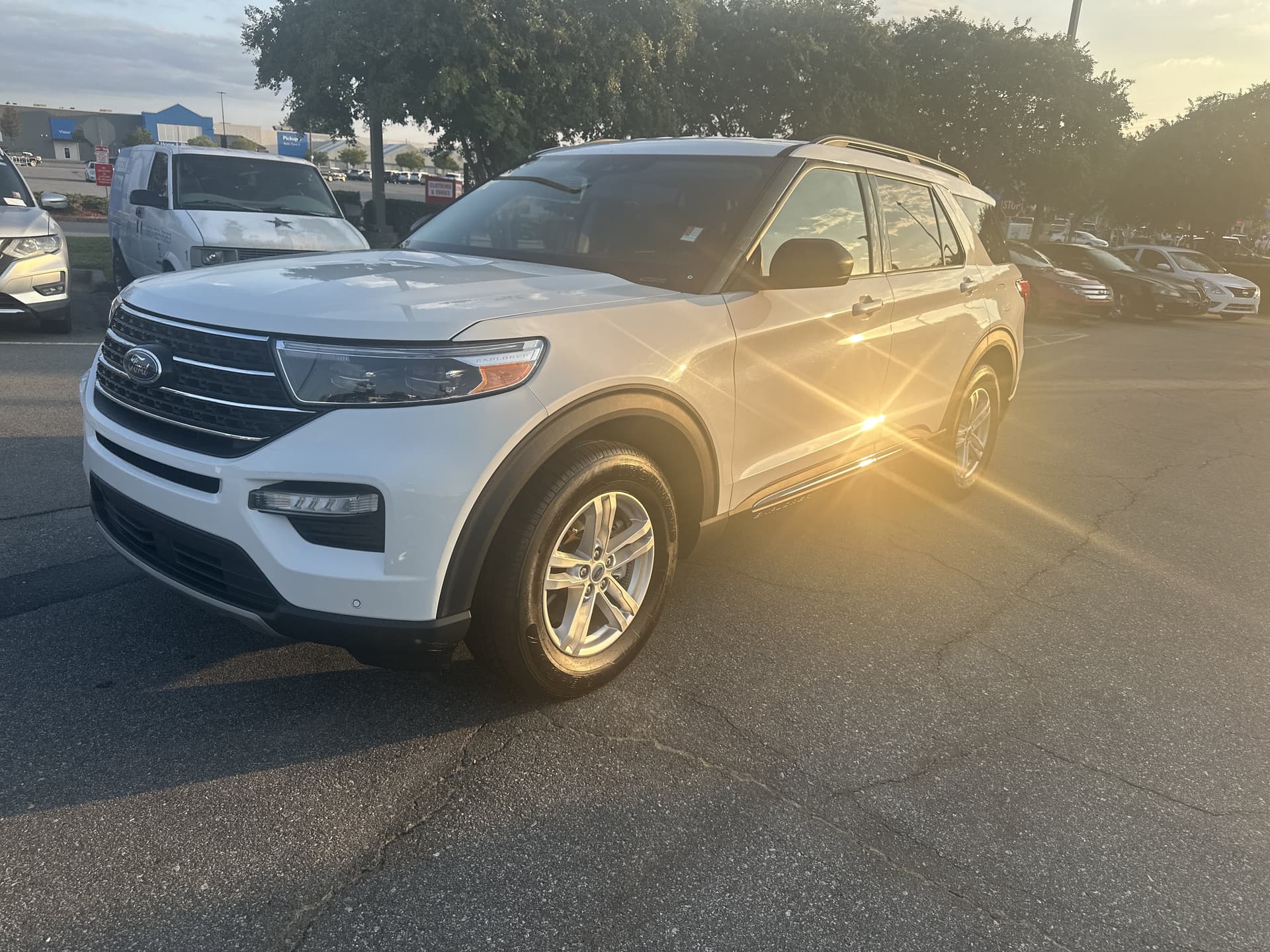 2021 Ford Explorer XLT — photo 1 of 23