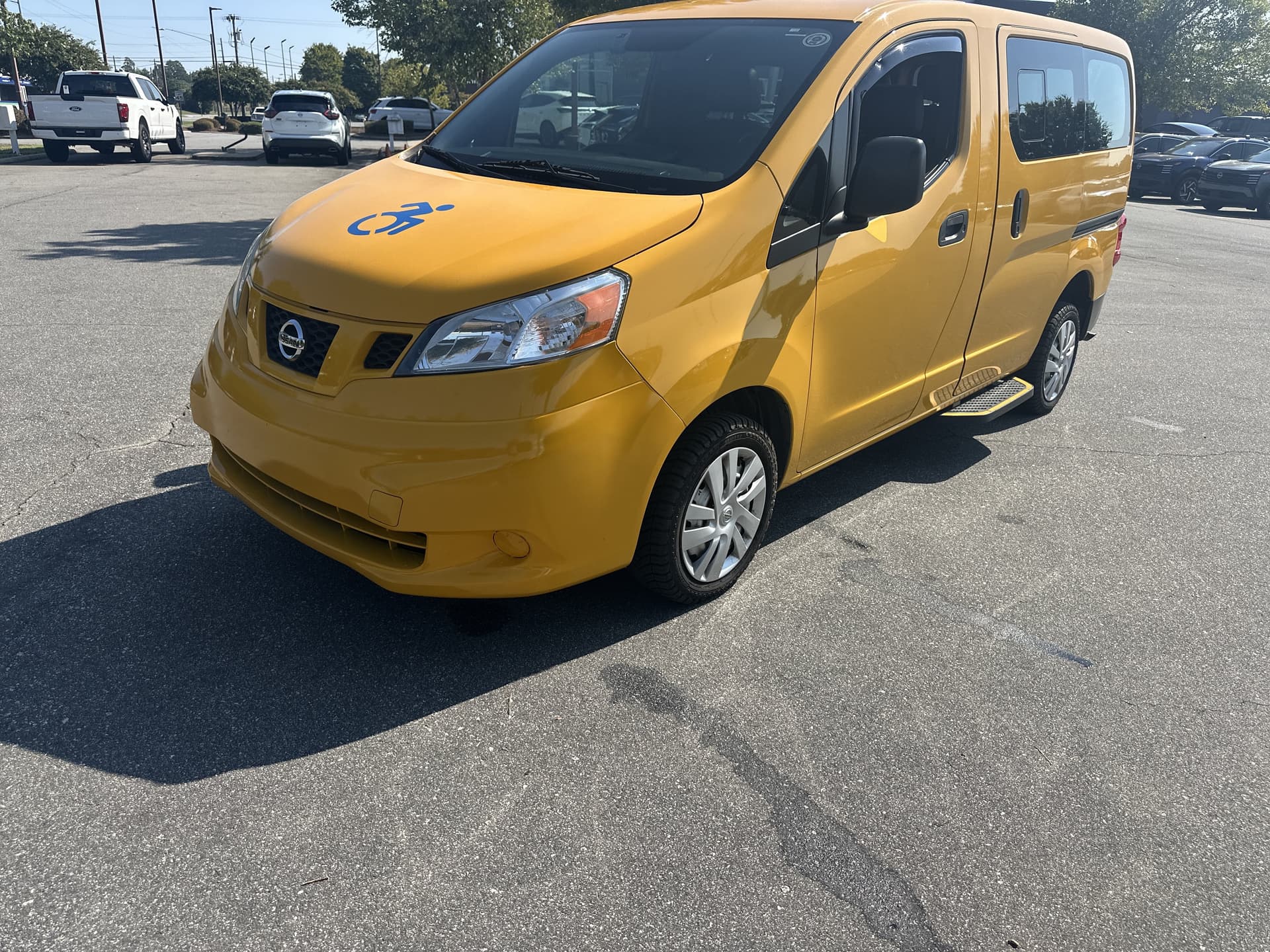2016 Nissan NV200 Taxi Base — photo 1 of 25