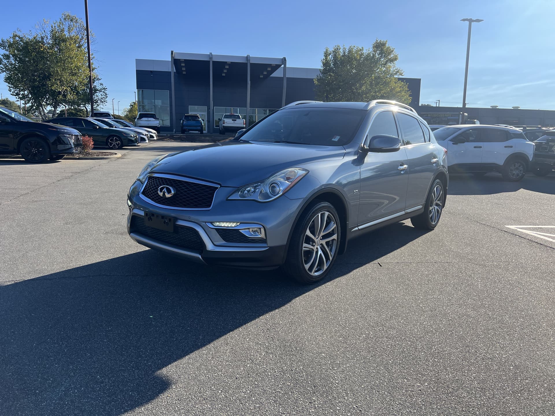 2017 INFINITI QX50 Base — photo 1 of 28