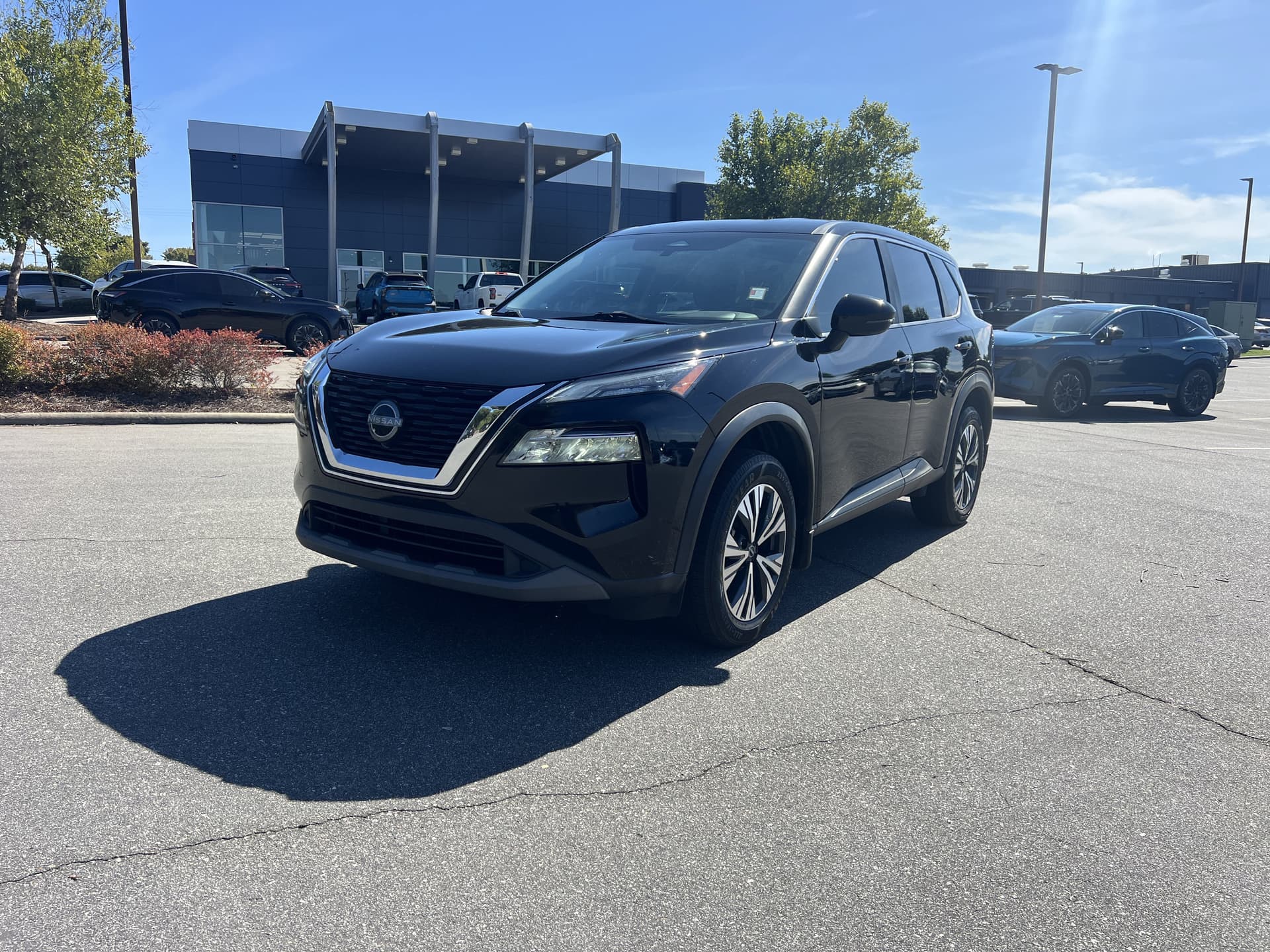 2022 Nissan Rogue SV — photo 1 of 27