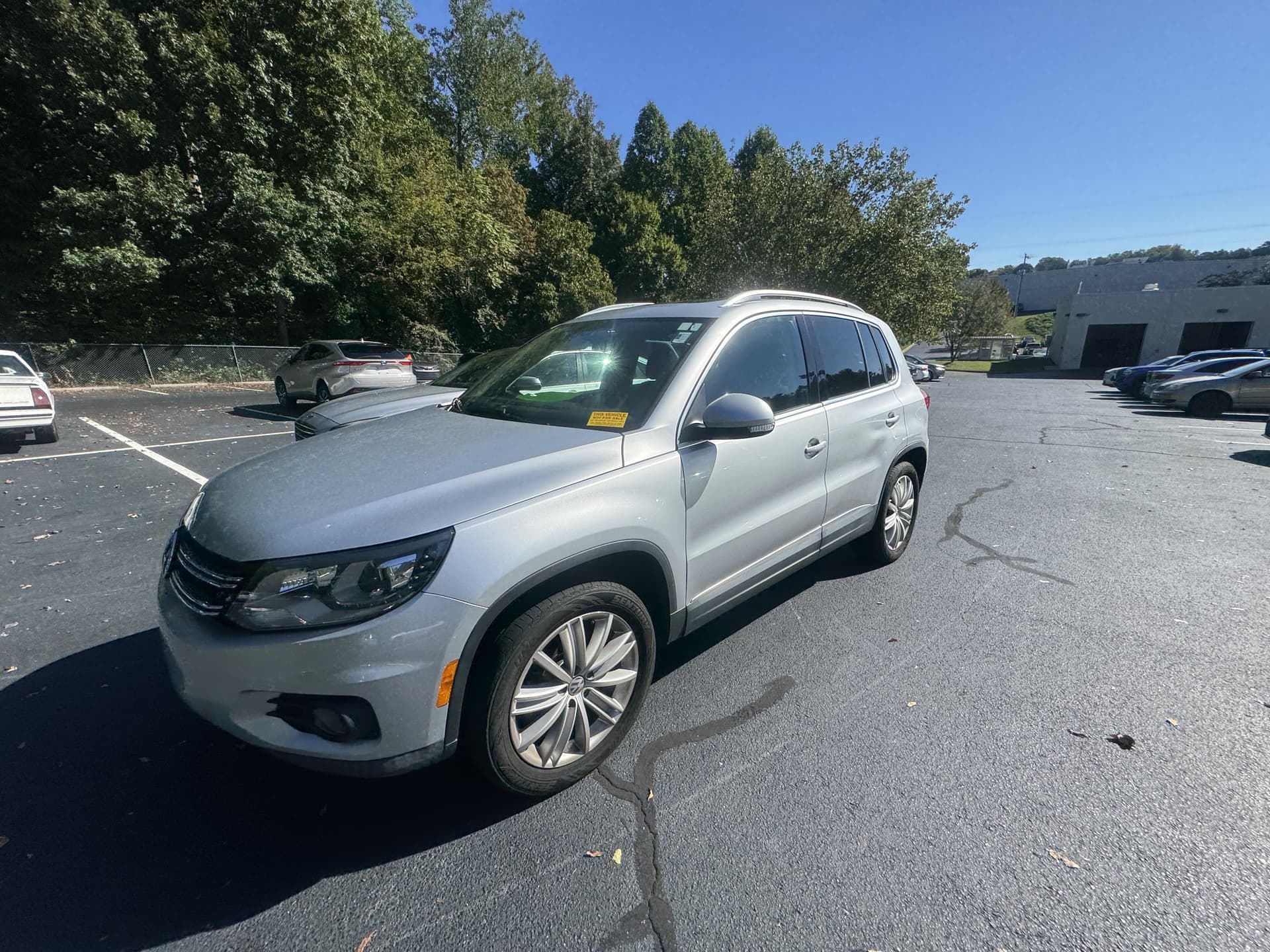 2016 Volkswagen Tiguan SE — photo 1 of 25