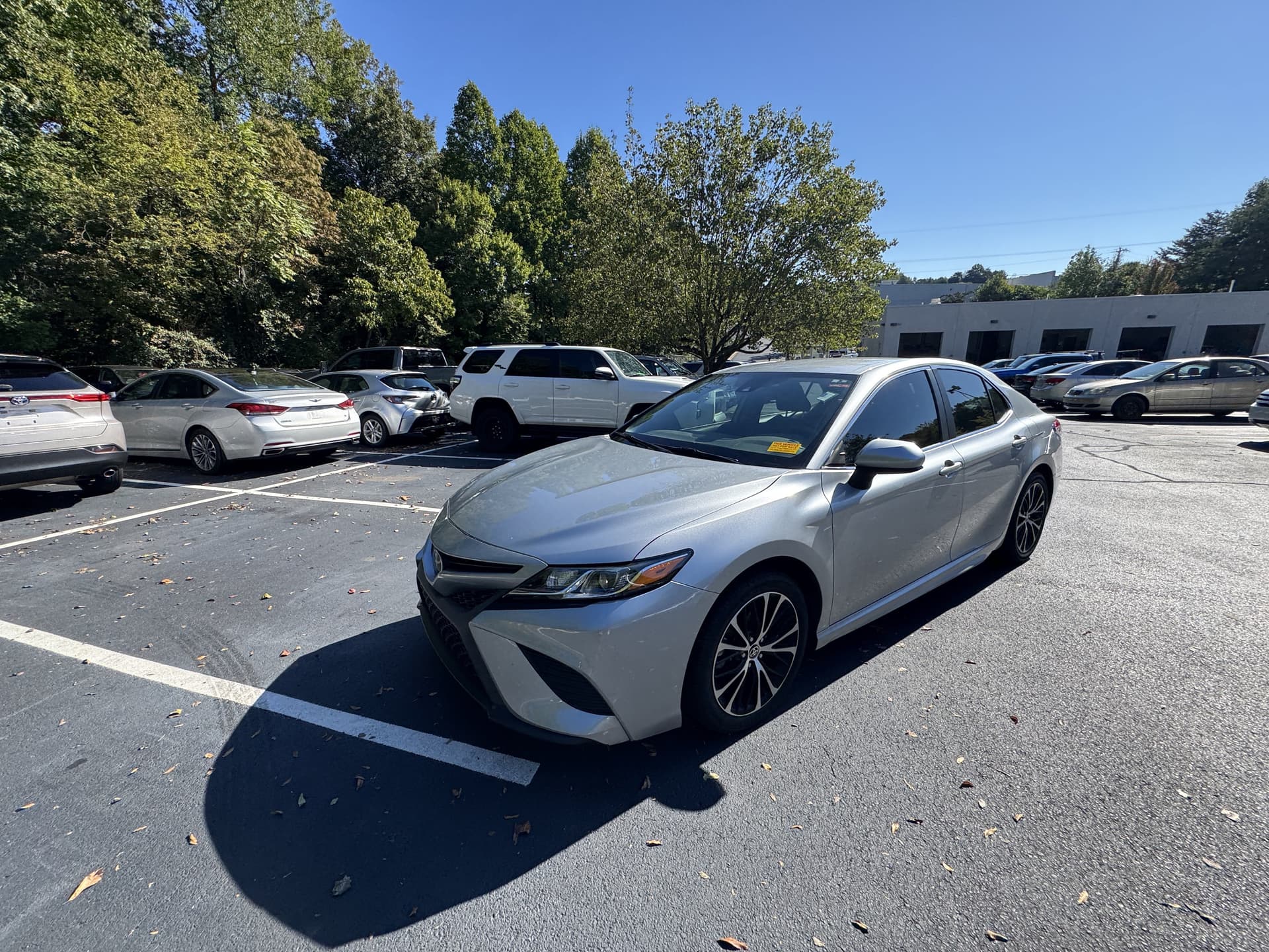 2020 Toyota Camry SE — photo 1 of 25