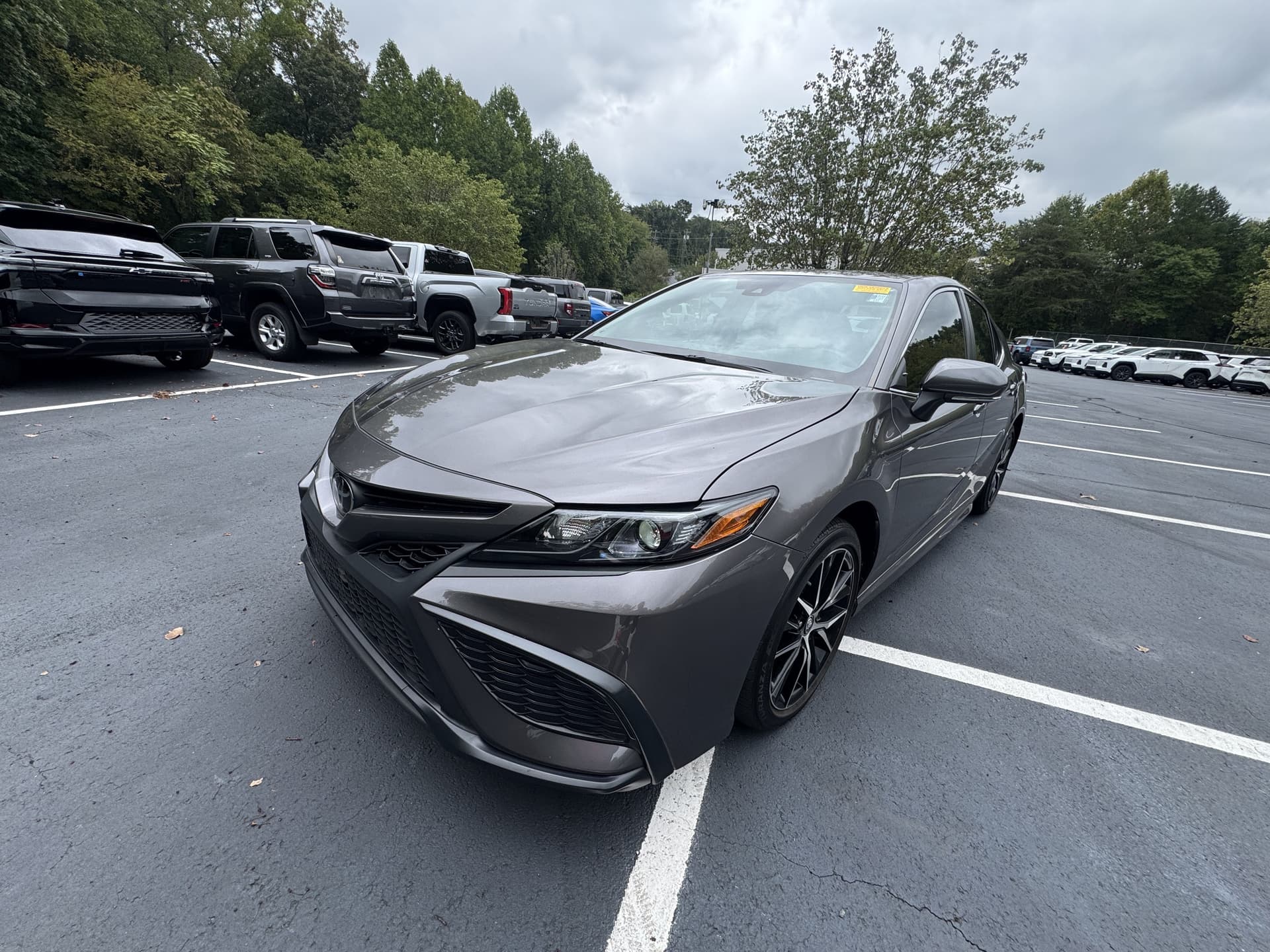 2024 Toyota Camry SE — photo 1 of 25
