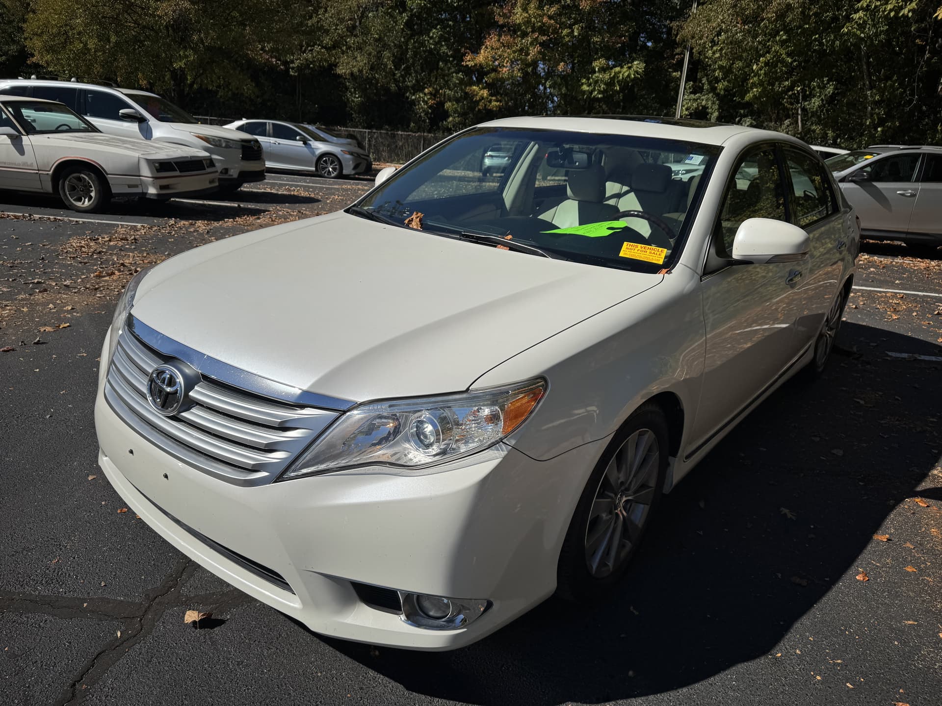 2012 Toyota Avalon Limited — photo 1 of 17