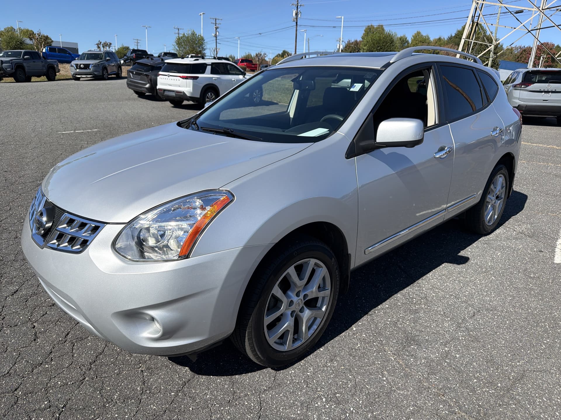 2013 Nissan Rogue SL — photo 1 of 30