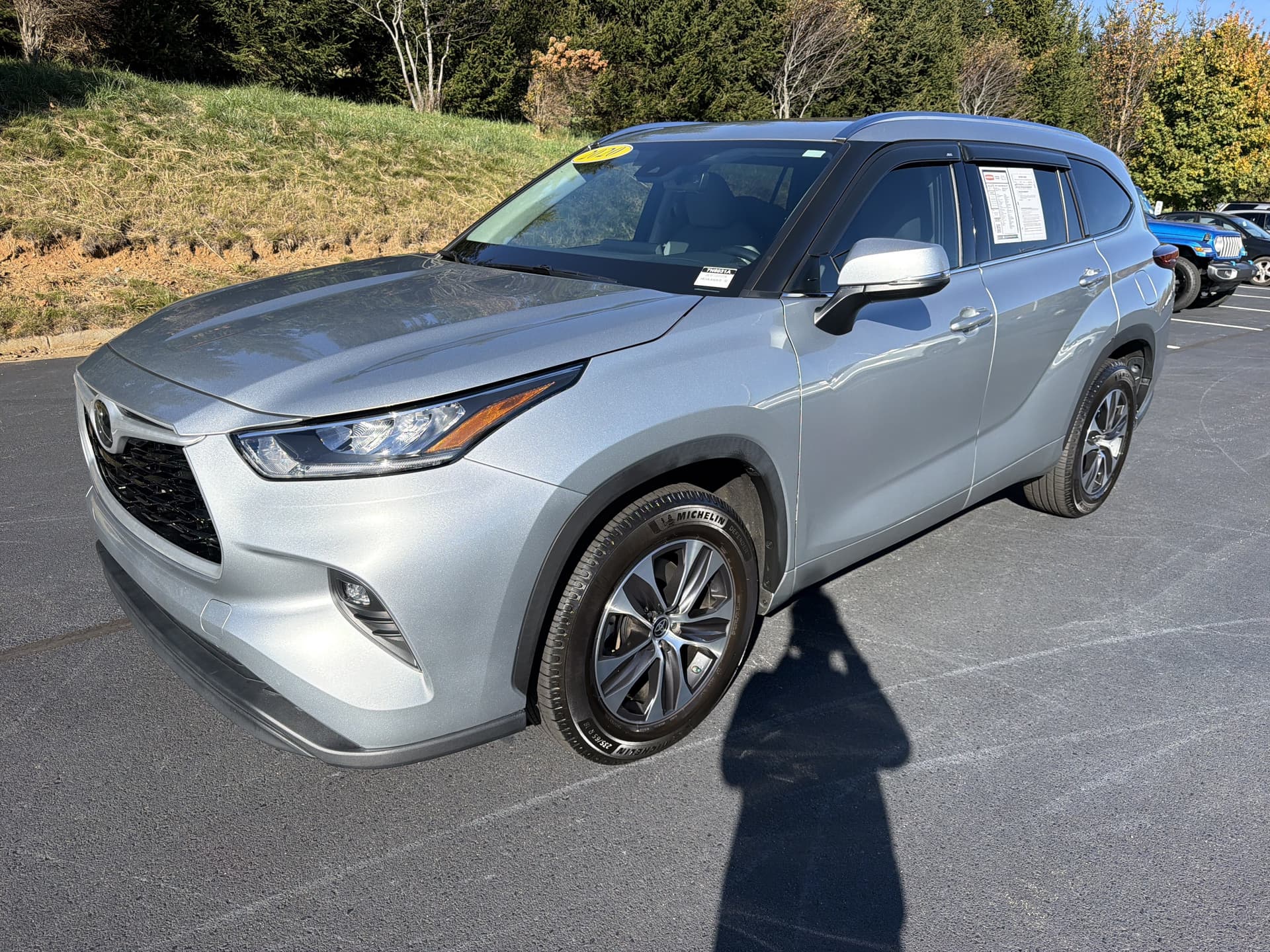 2020 Toyota Highlander XLE — photo 1 of 21