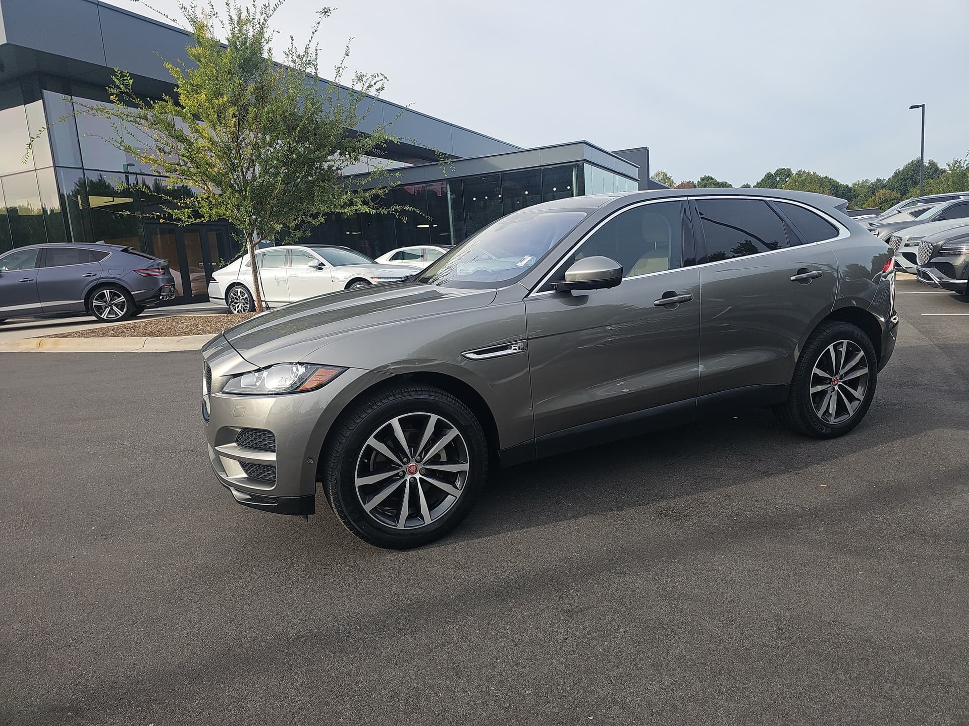 2020 Jaguar F-PACE 25t Prestige — photo 1 of 33