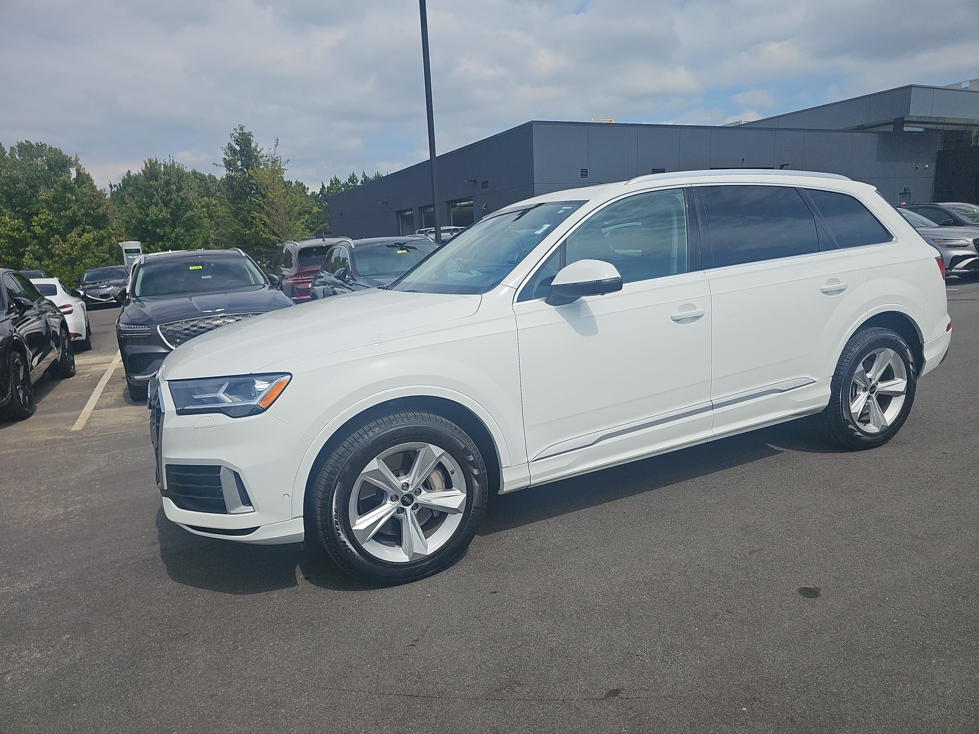 2022 Audi Q7 Premium — photo 1 of 31