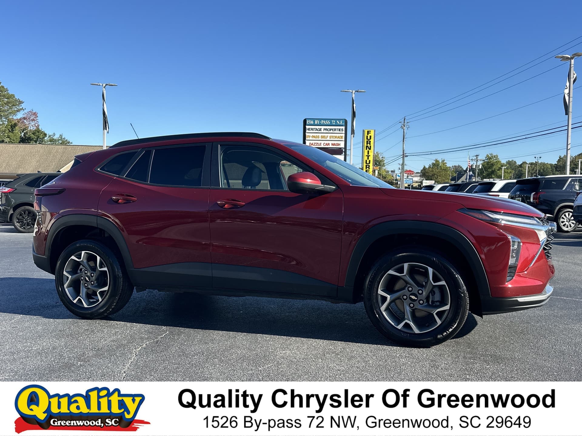 2025 Chevrolet Trax LT — photo 1 of 28