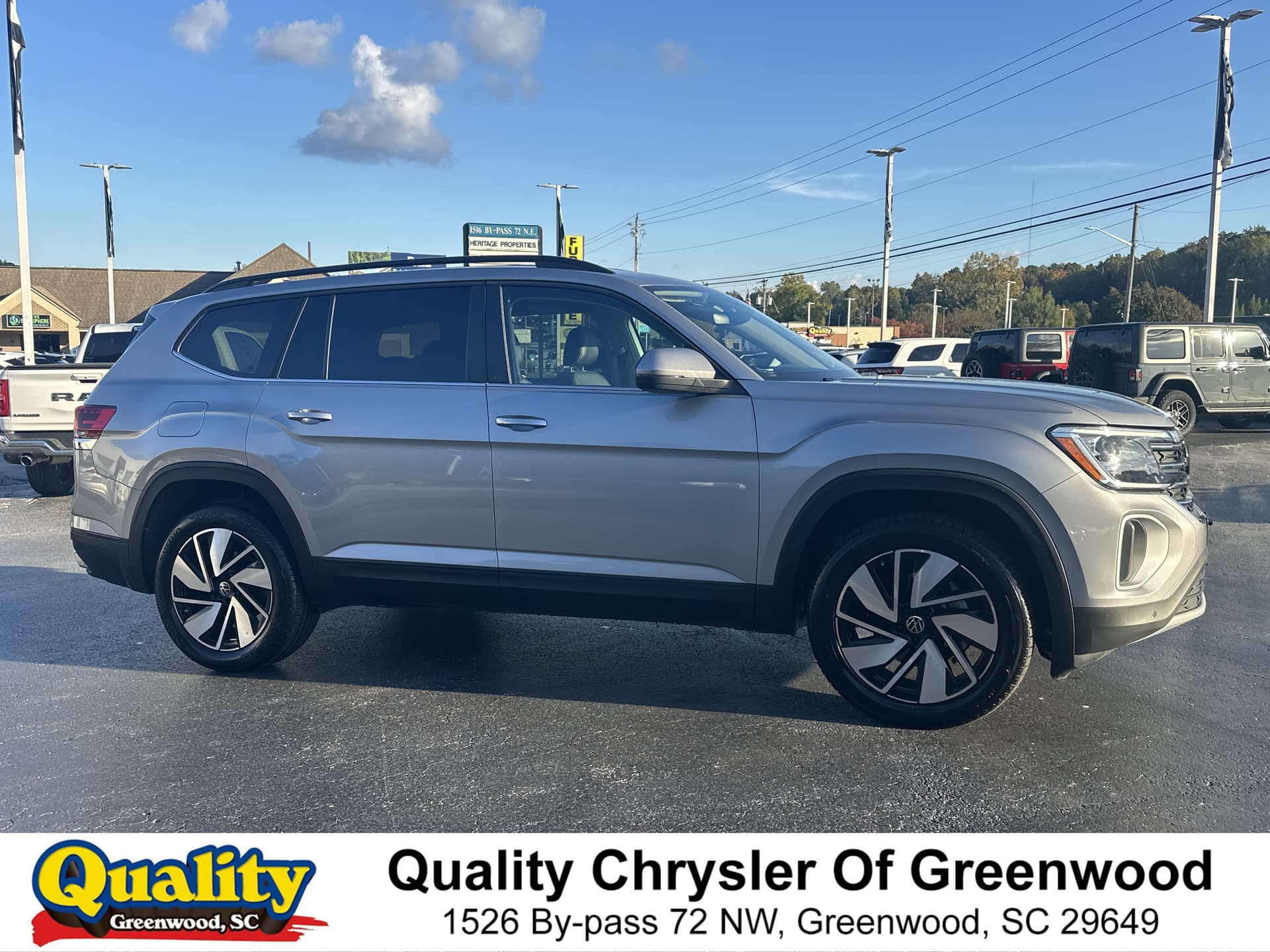 2025 Volkswagen Atlas 2.0T SE w/Technology — photo 1 of 29