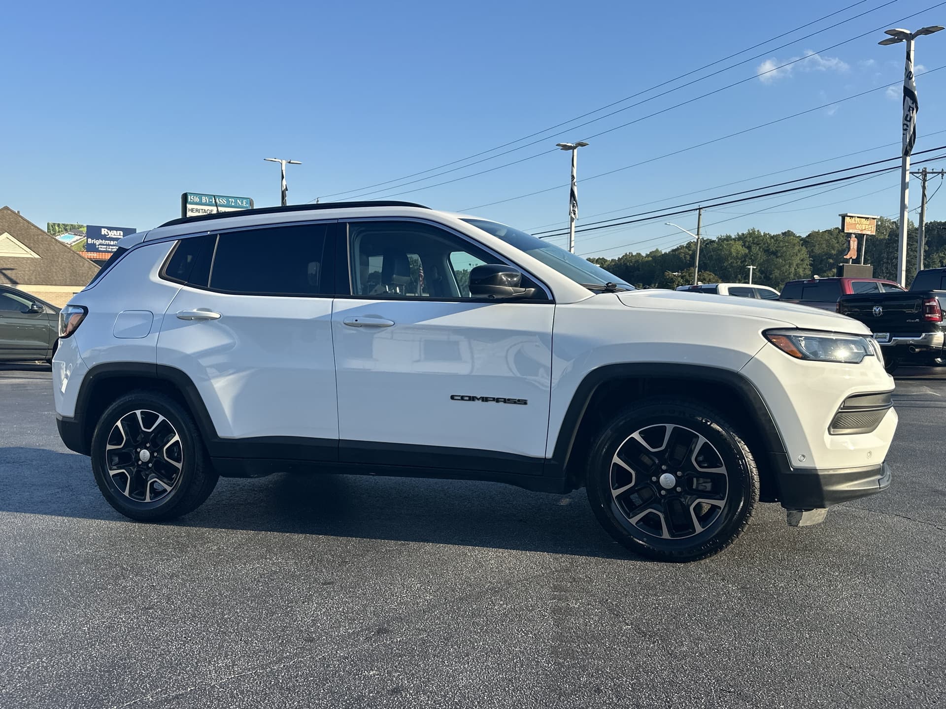 2022 Jeep Compass Latitude — photo 1 of 23