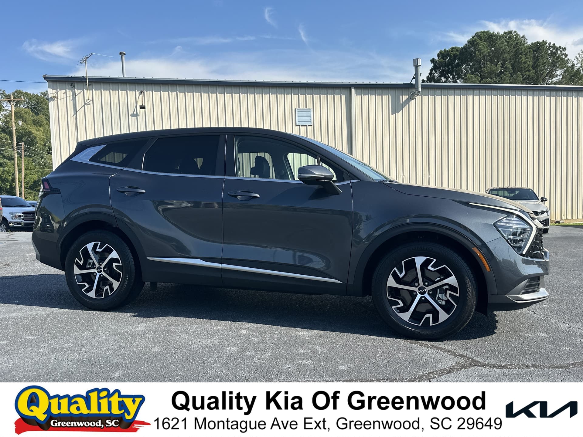 2024 Kia Sportage EX — photo 1 of 28