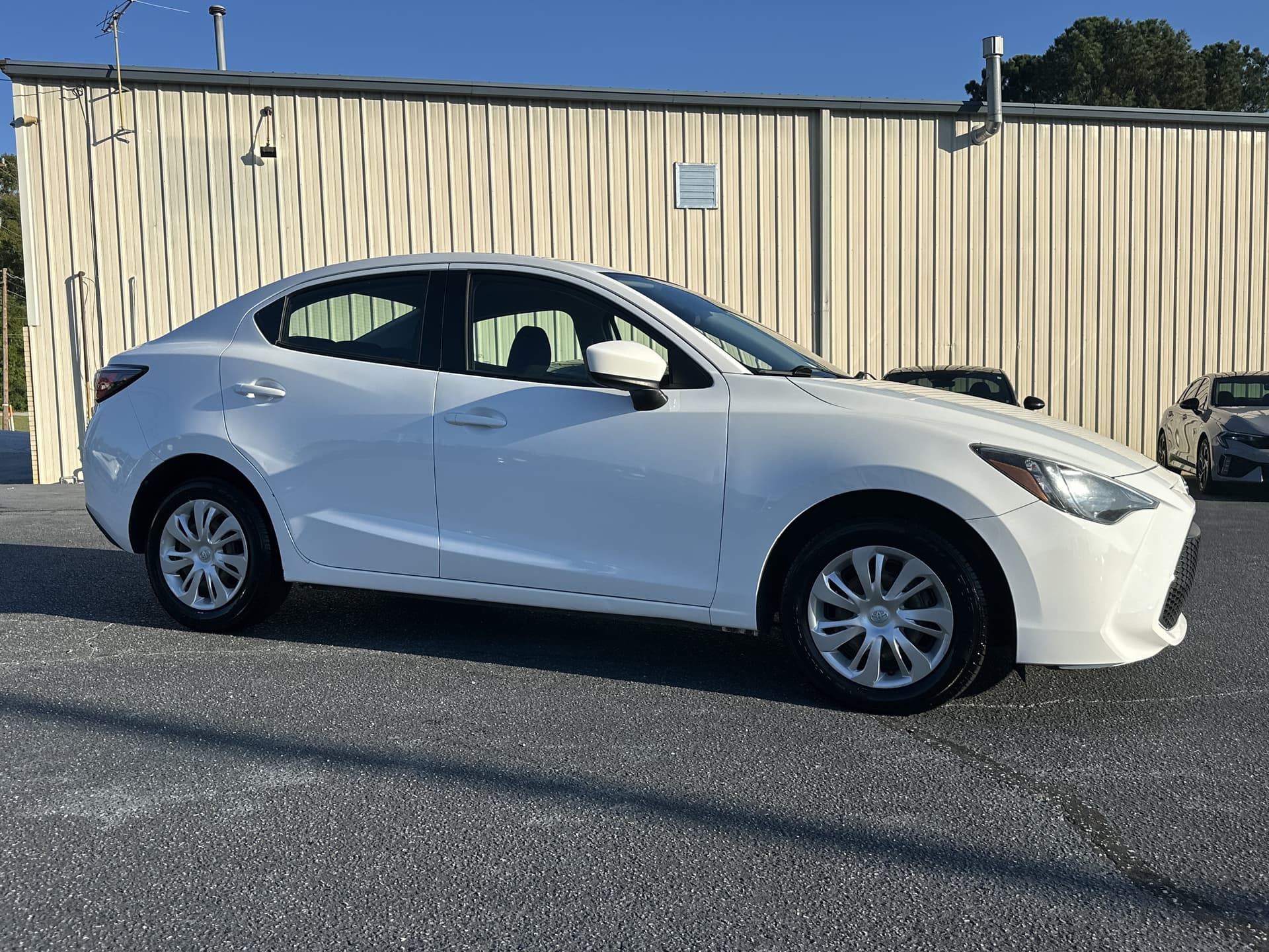 2019 Toyota Yaris Sedan L — photo 1 of 20