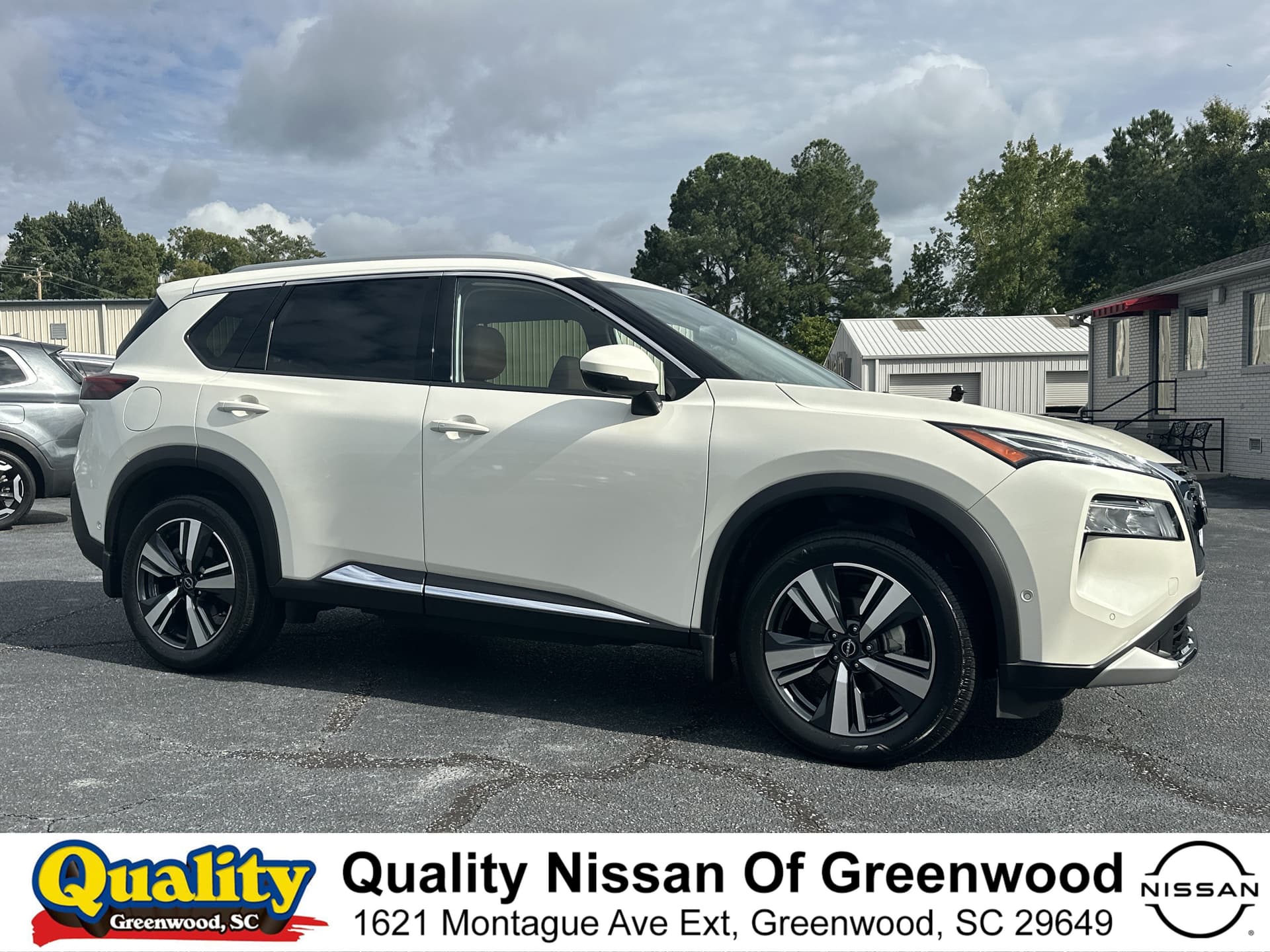 2023 Nissan Rogue Platinum — photo 1 of 29