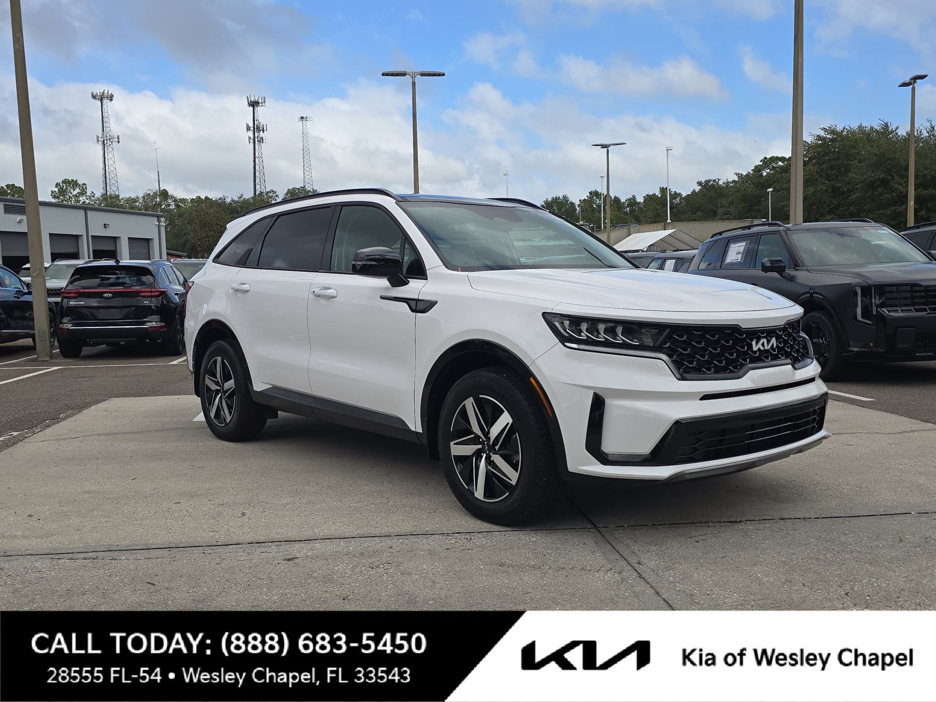 2023 Kia Sorento S — photo 1 of 33