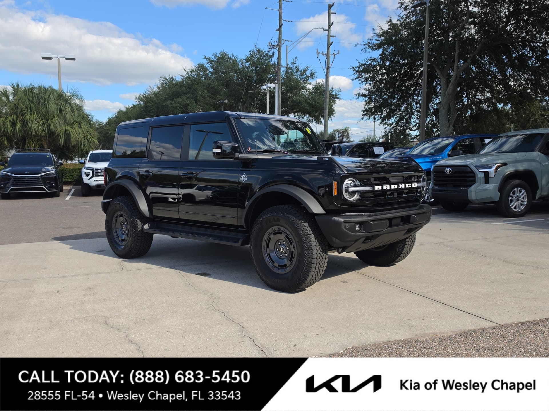 2025 Ford Bronco Outer Banks — photo 1 of 32