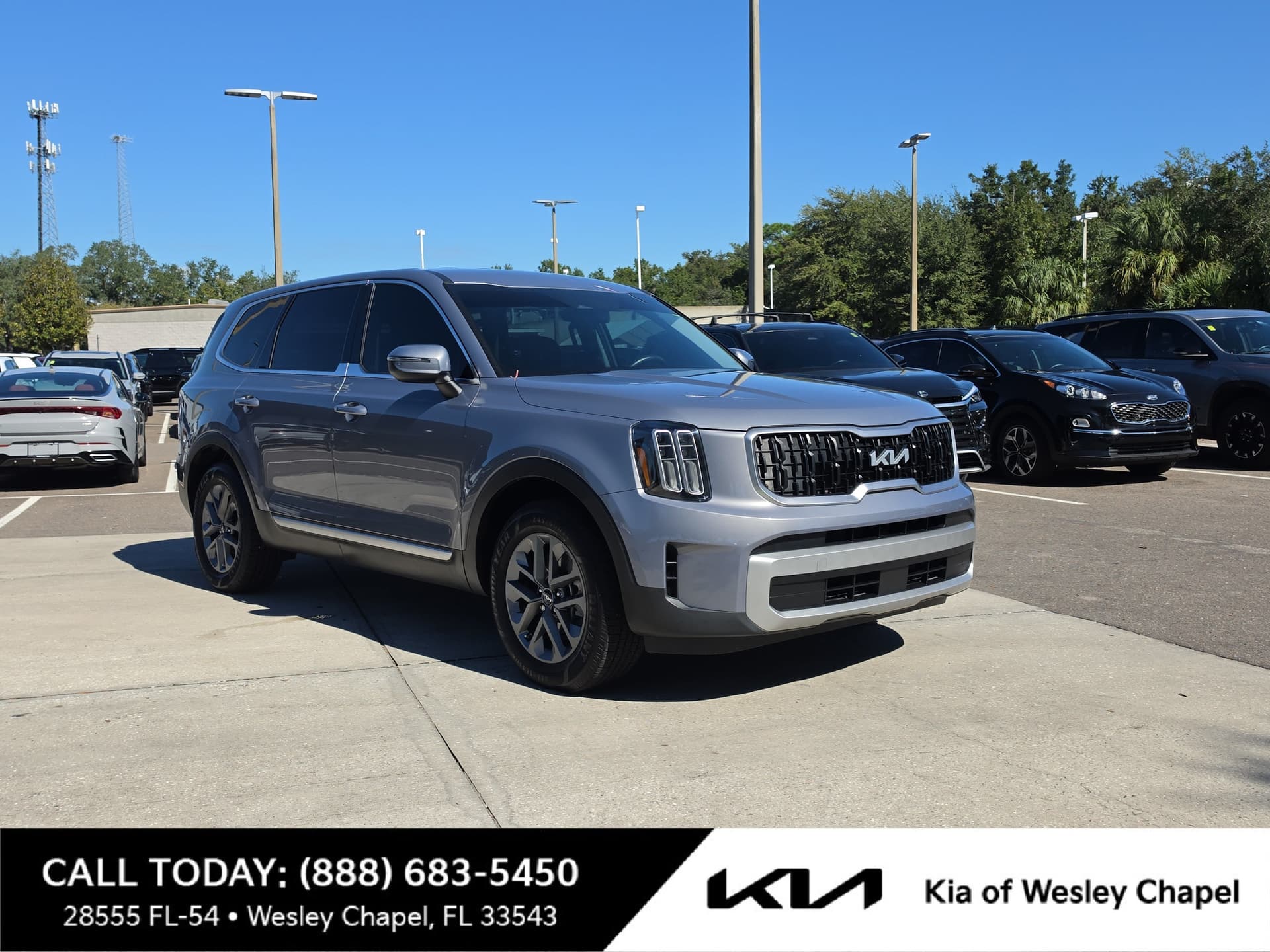 2023 Kia Telluride LX — photo 1 of 31