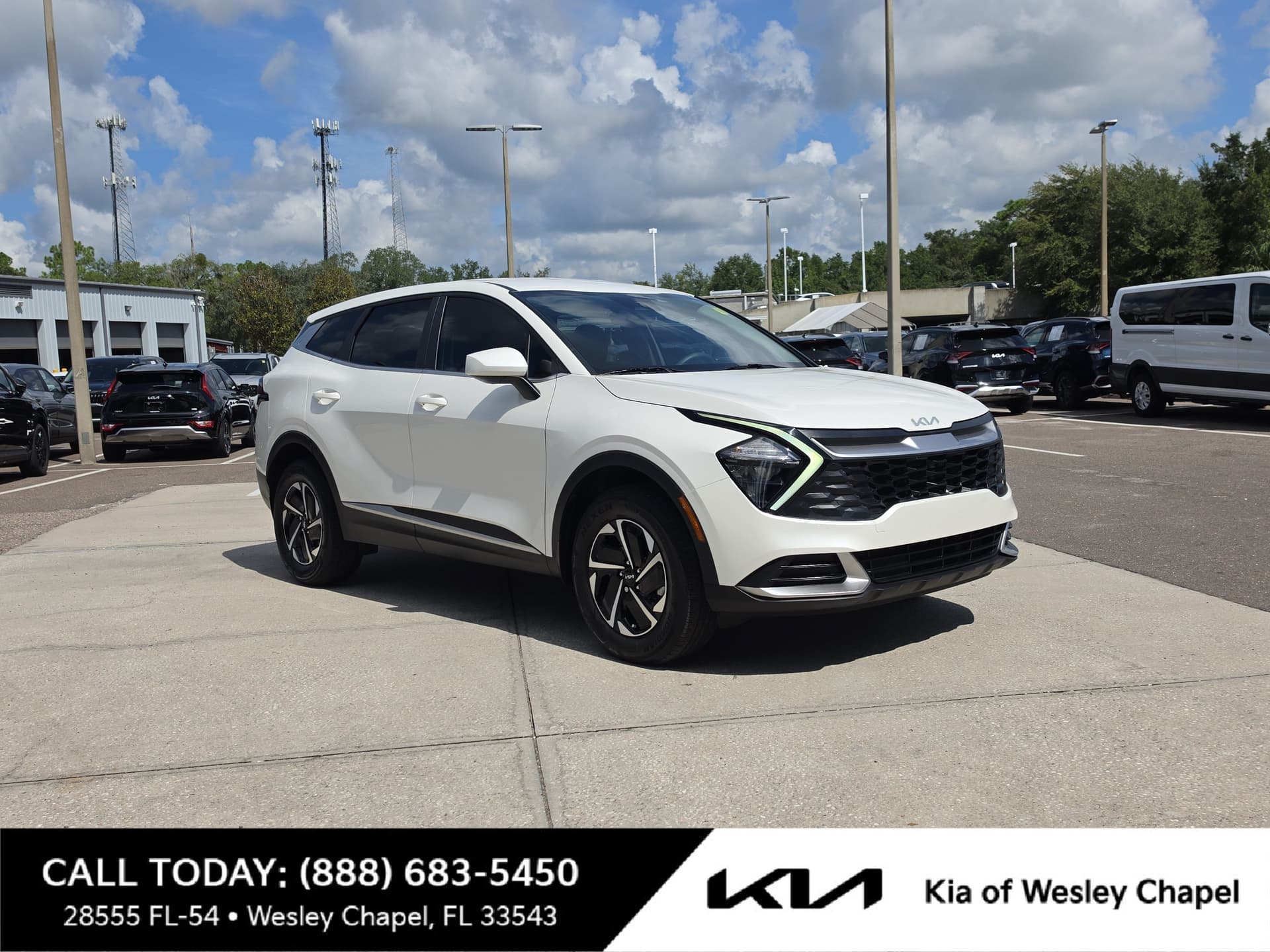 2023 Kia Sportage Hybrid LX — photo 1 of 30