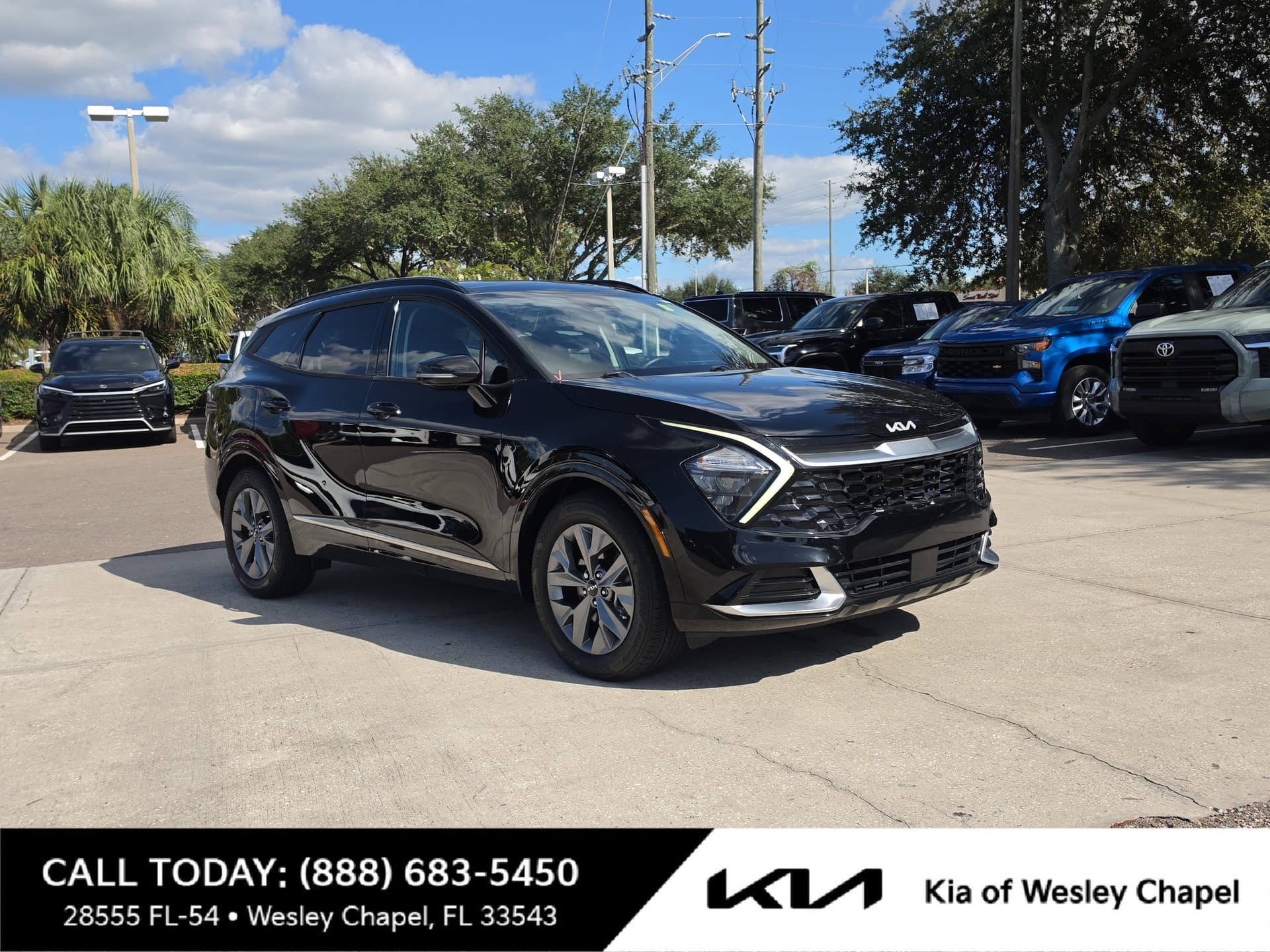 2023 Kia Sportage SX — photo 1 of 33