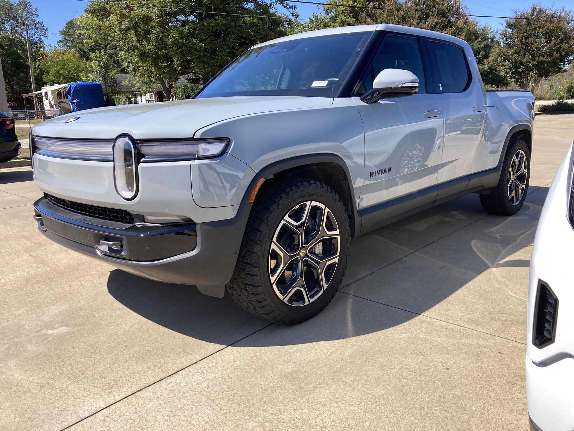 2025 Rivian R1T Adventure — photo 1 of 4