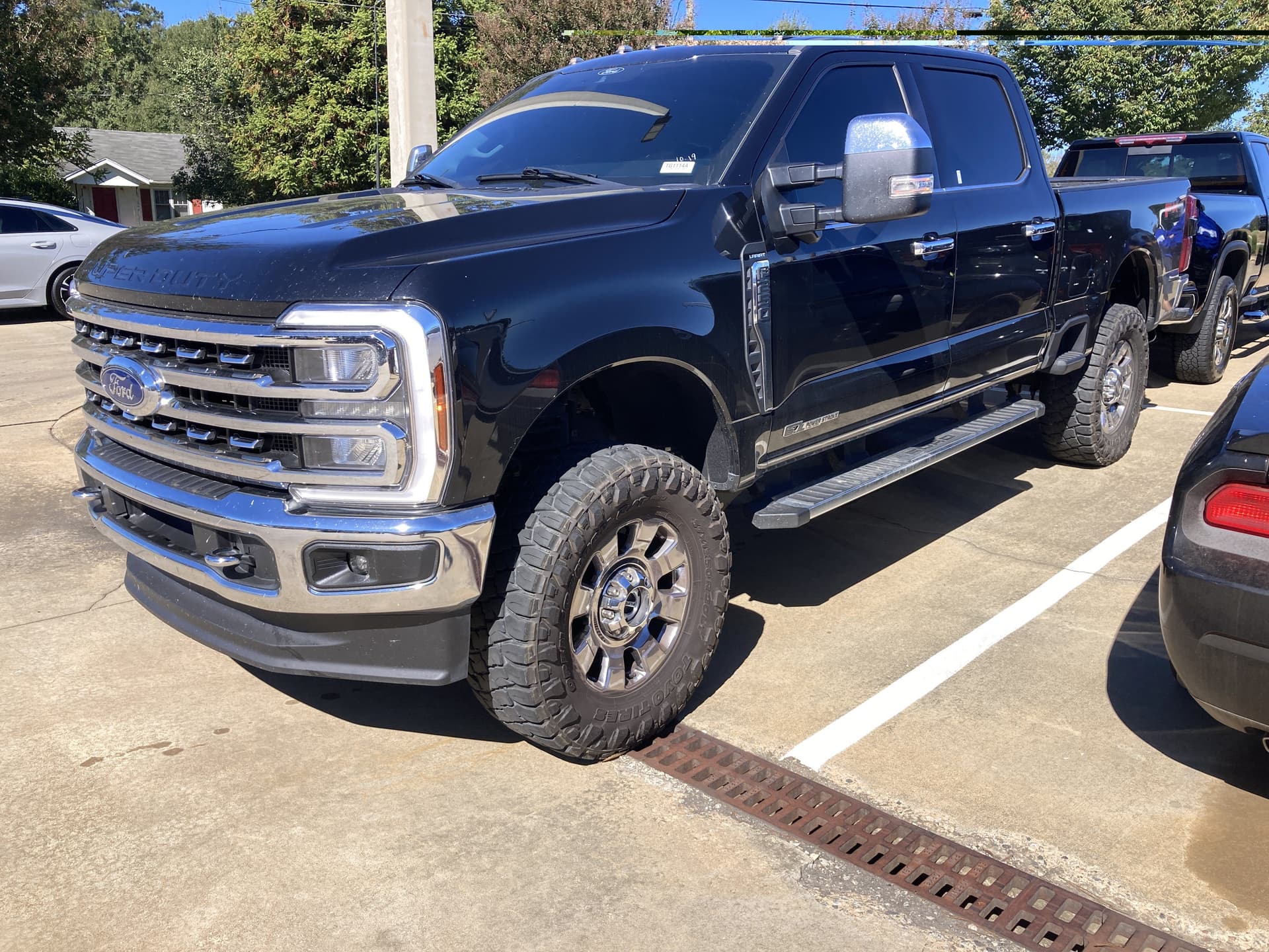 2024 Ford Super Duty F-250 SRW LARIAT — photo 1 of 4