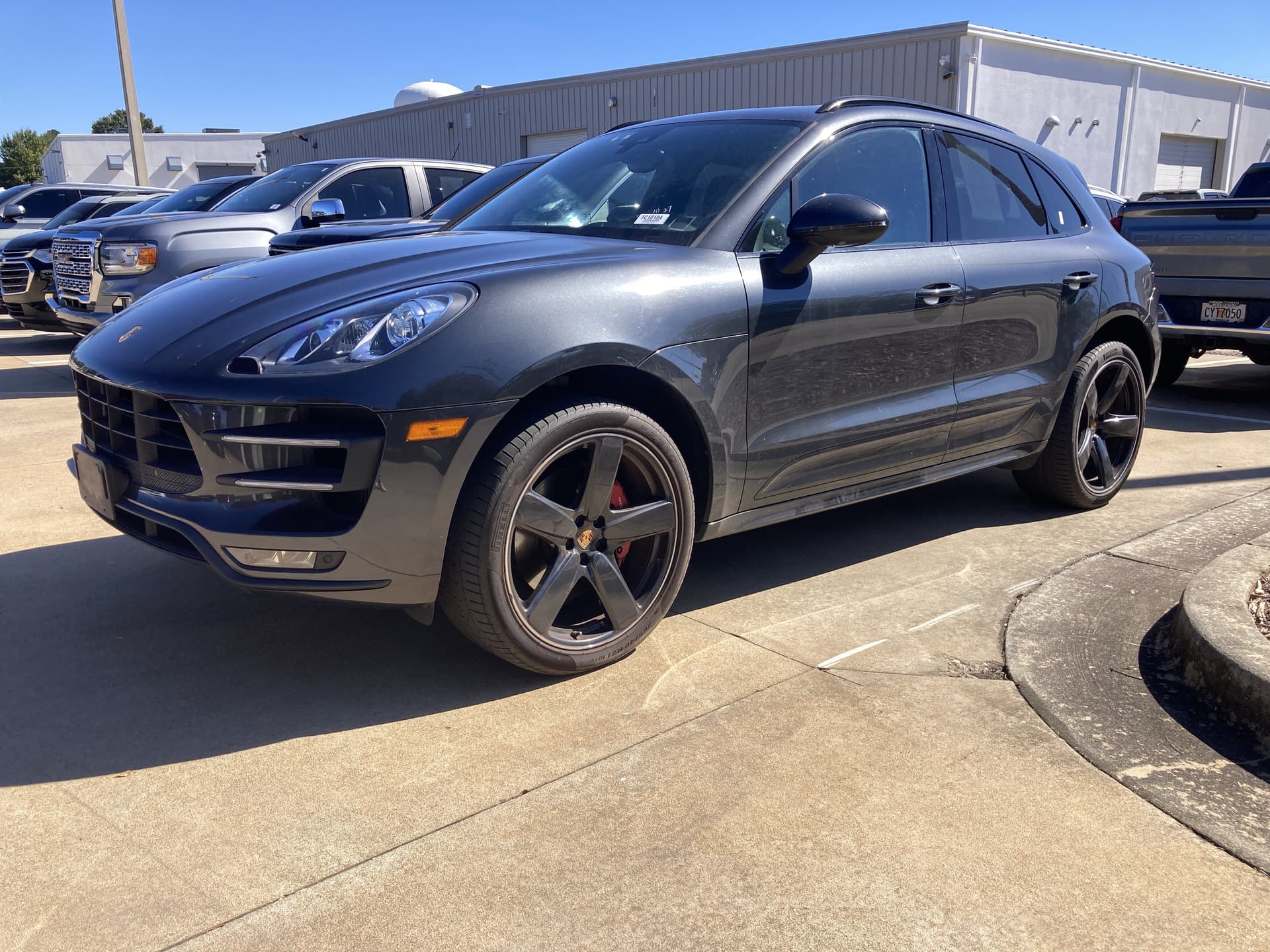 2017 Porsche Macan Turbo — photo 1 of 4