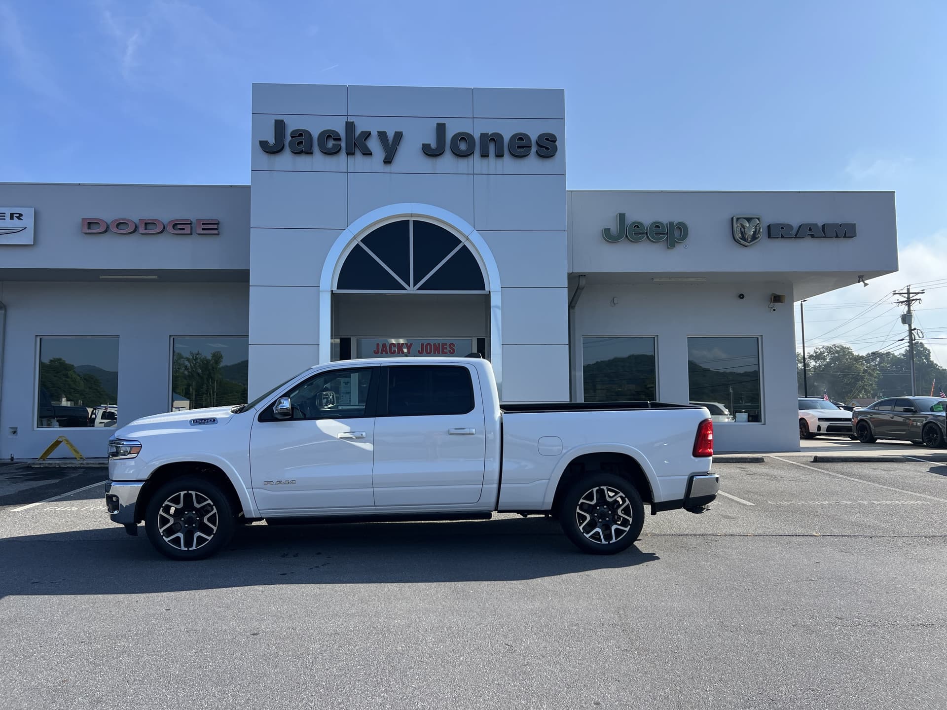 2025 RAM 1500 Laramie — photo 1 of 43