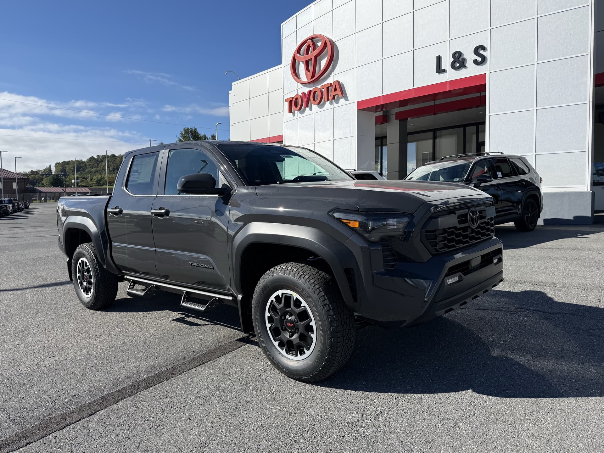 2026 Toyota Tacoma 4WD TRD Off Road — photo 1 of 33