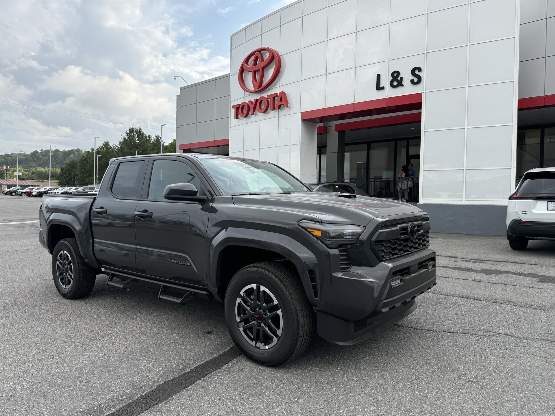 2026 Toyota Tacoma 4WD TRD Sport — photo 1 of 33