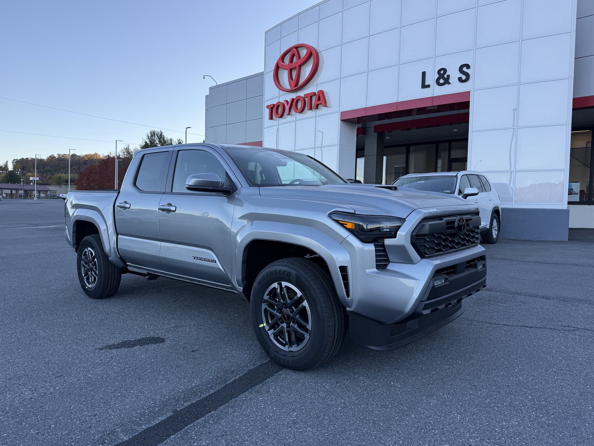 2026 Toyota Tacoma 4WD TRD Sport — photo 1 of 33