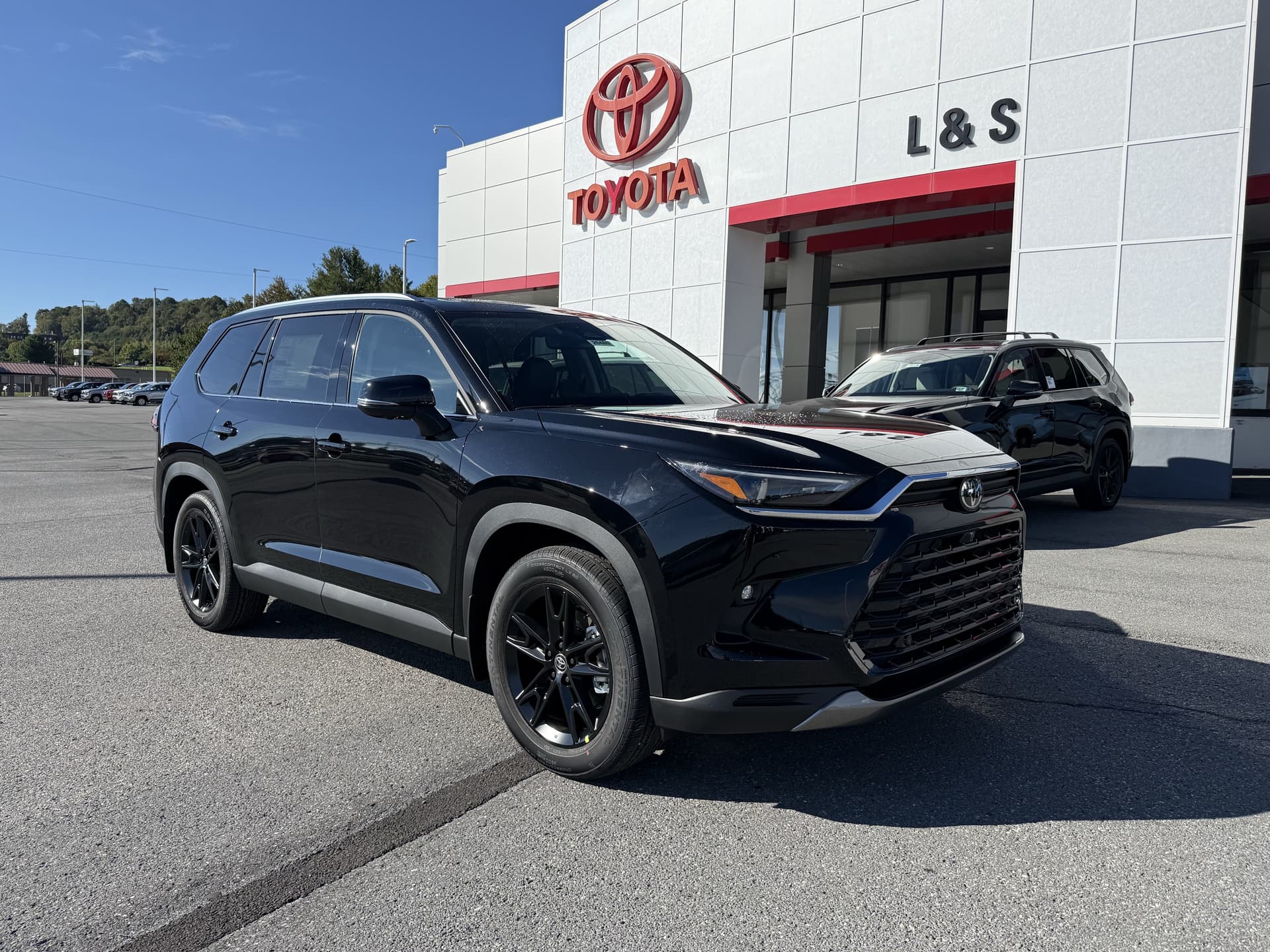 2026 Toyota Grand Highlander Limited — photo 1 of 33