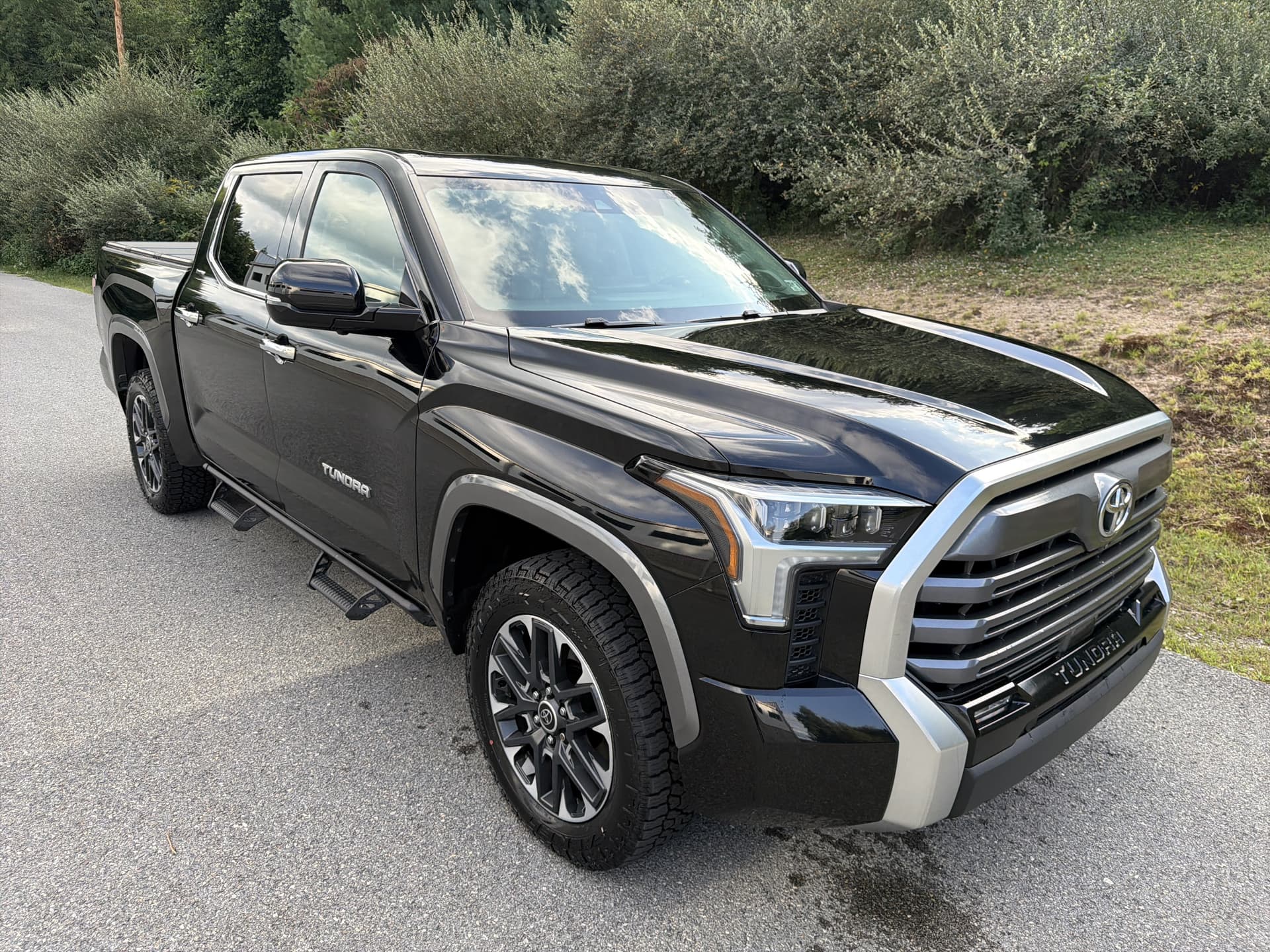 2024 Toyota Tundra 4WD Limited — photo 1 of 3
