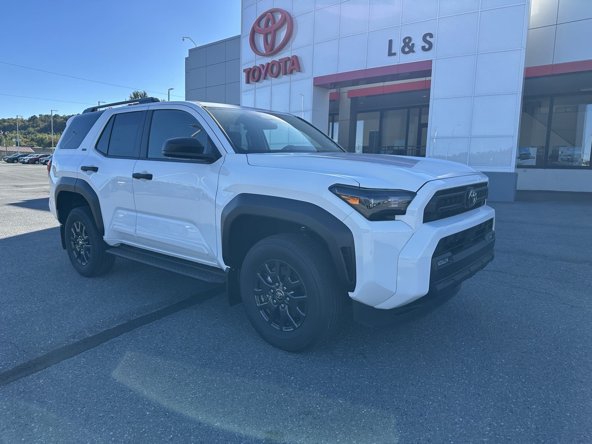 2026 Toyota 4Runner SR5 — photo 1 of 33