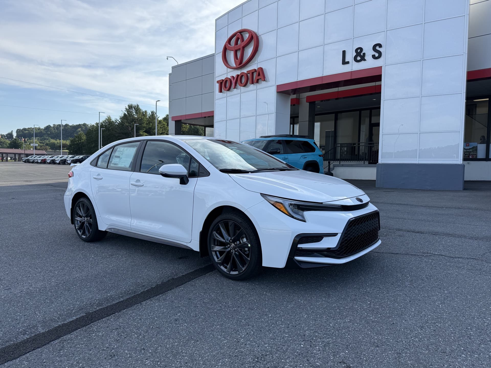 2026 Toyota Corolla SE — photo 1 of 25
