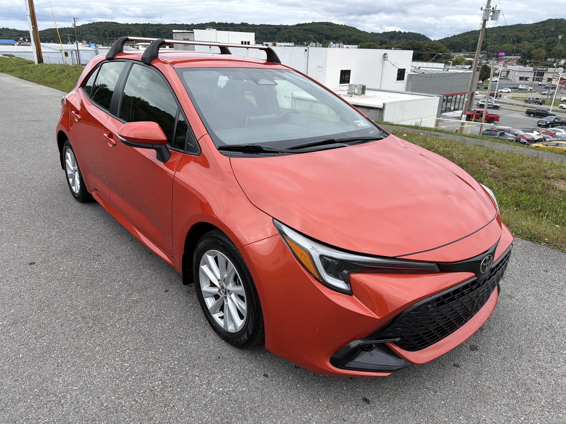 2025 Toyota Corolla Hatchback SE — photo 1 of 17
