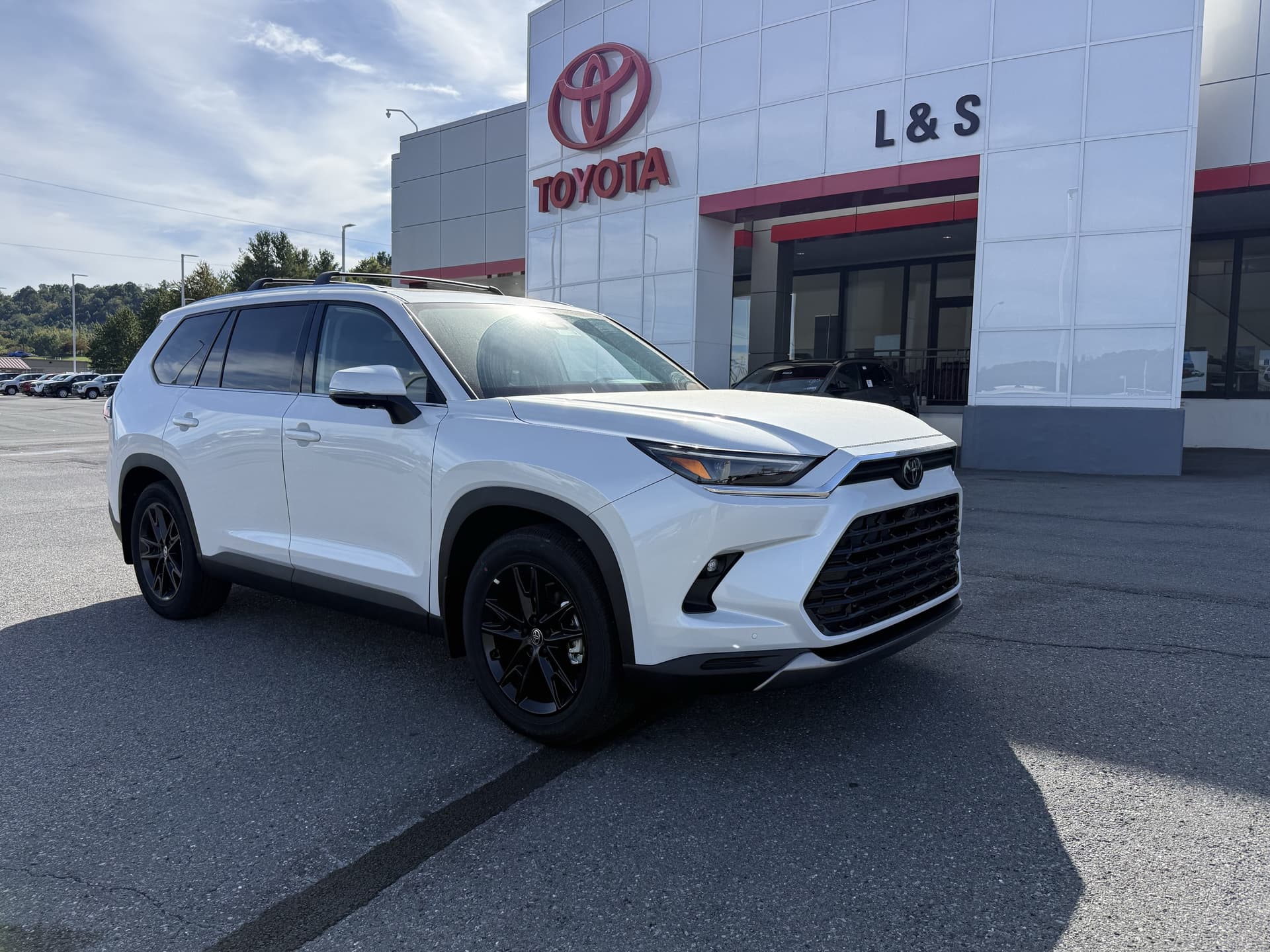 2026 Toyota Grand Highlander Platinum — photo 1 of 33