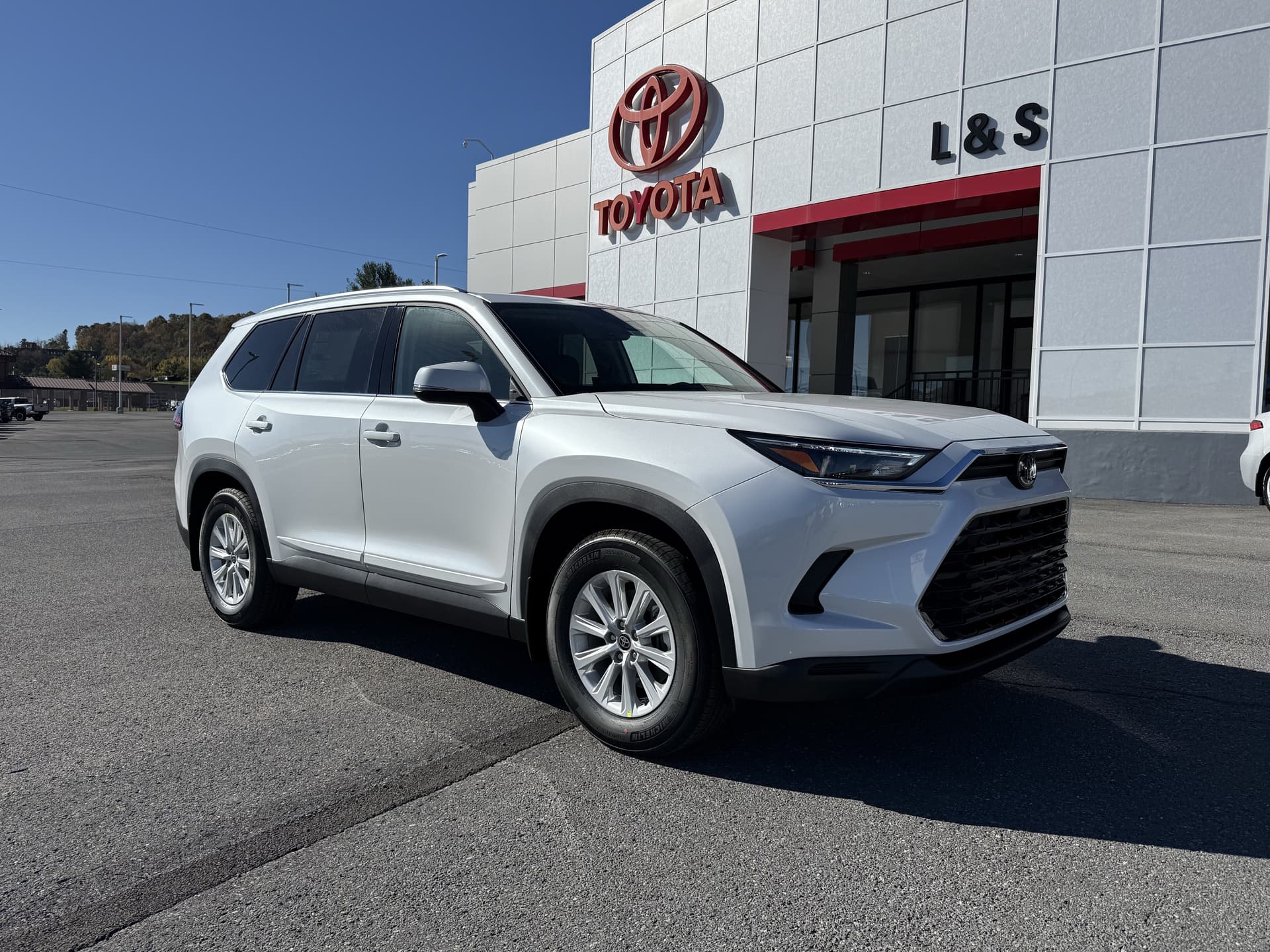 2026 Toyota Grand Highlander XLE — photo 1 of 33