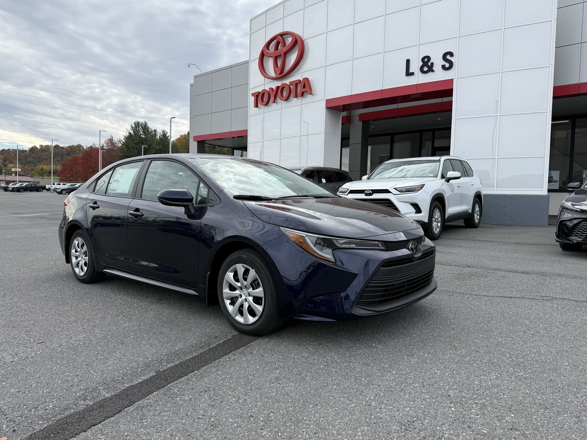2027 Toyota Corolla LE — photo 1 of 11