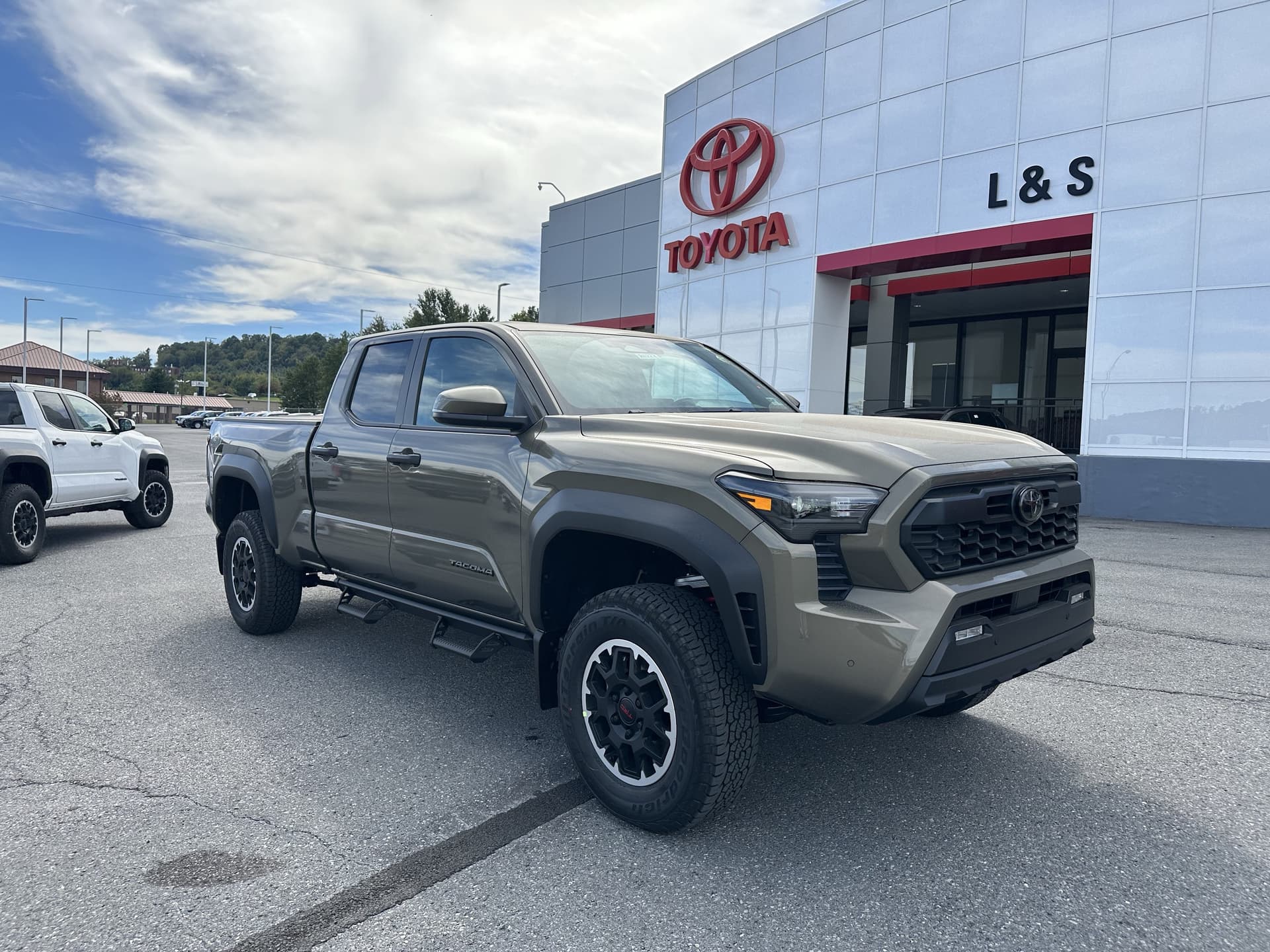 2026 Toyota Tacoma 4WD TRD Off Road — photo 1 of 33