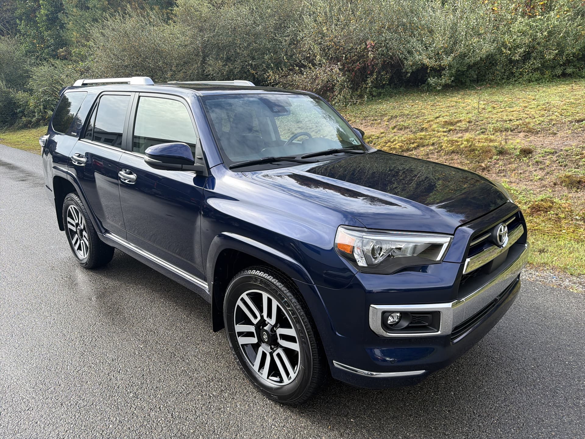 2024 Toyota 4Runner Limited — photo 1 of 10