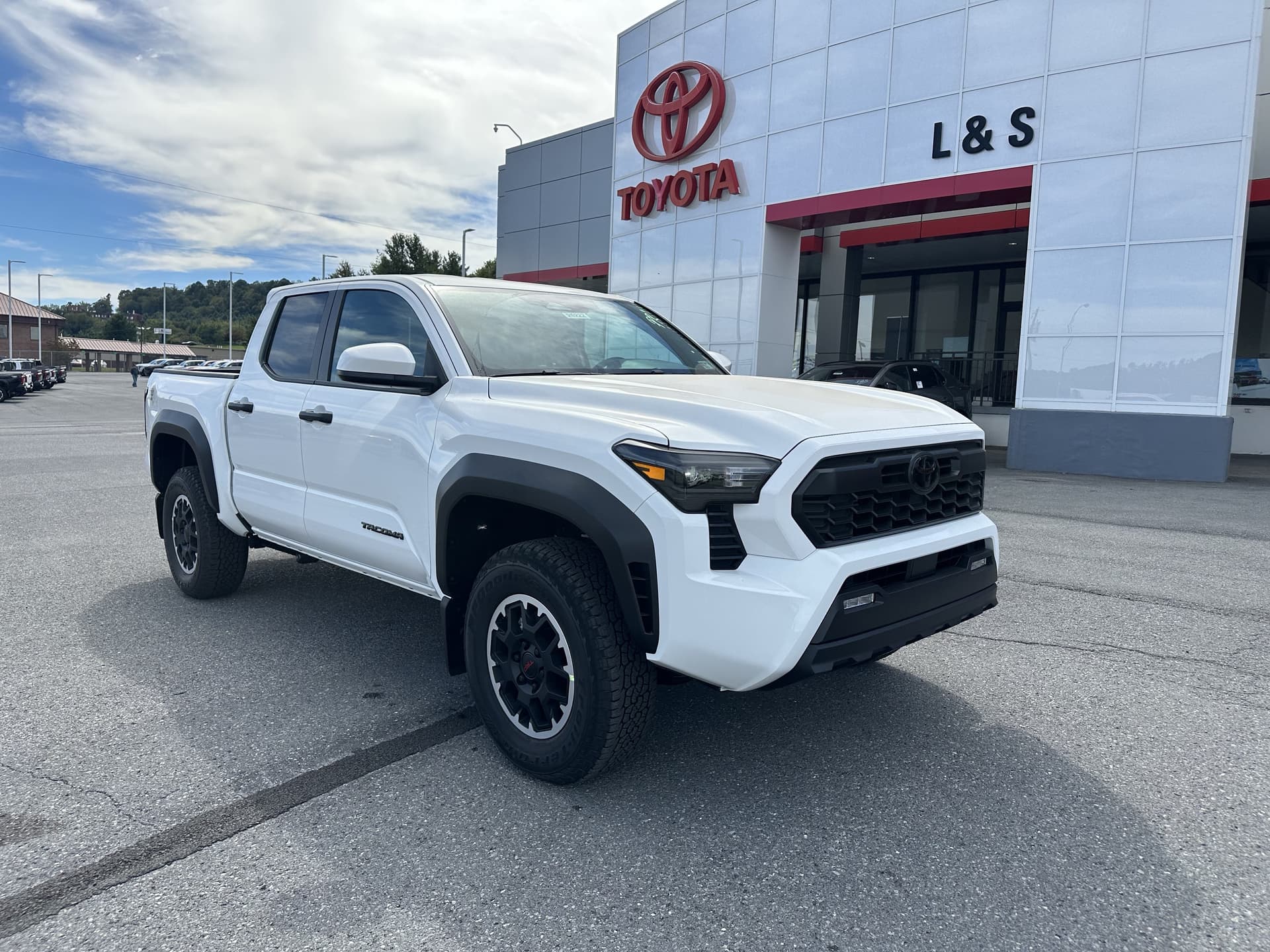 2026 Toyota Tacoma 4WD TRD Off Road — photo 1 of 33