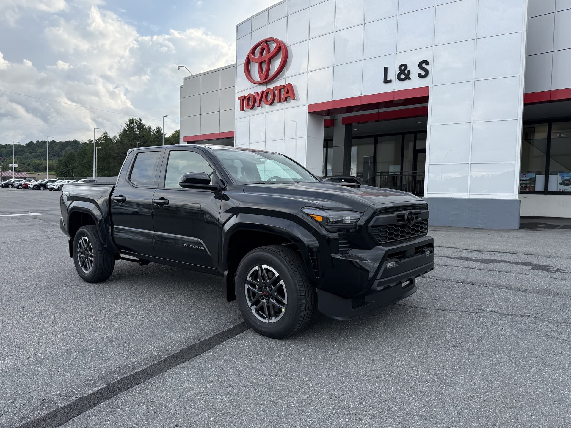 2026 Toyota Tacoma 4WD TRD Sport — photo 1 of 33