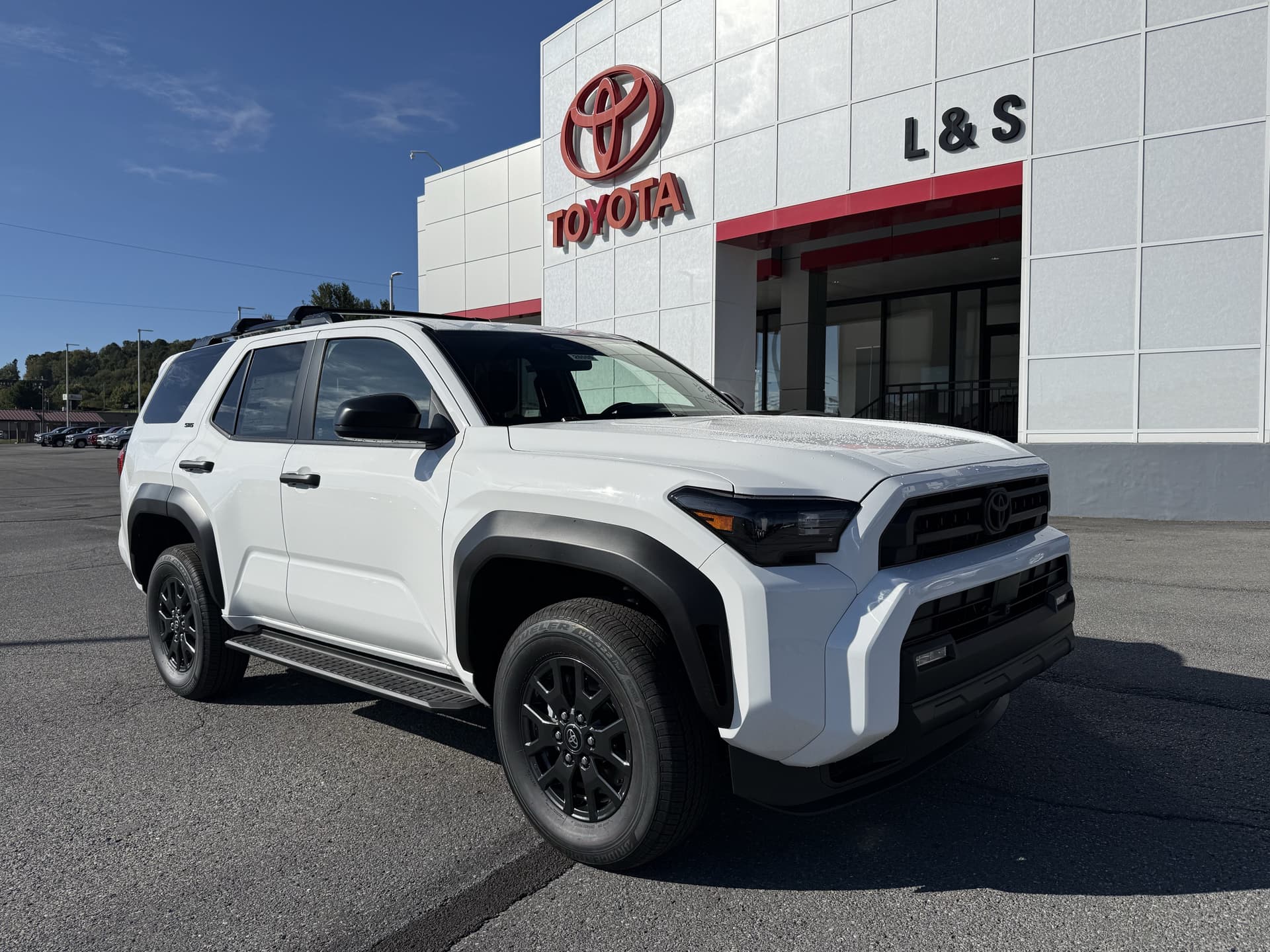 2026 Toyota 4Runner SR5 — photo 1 of 33