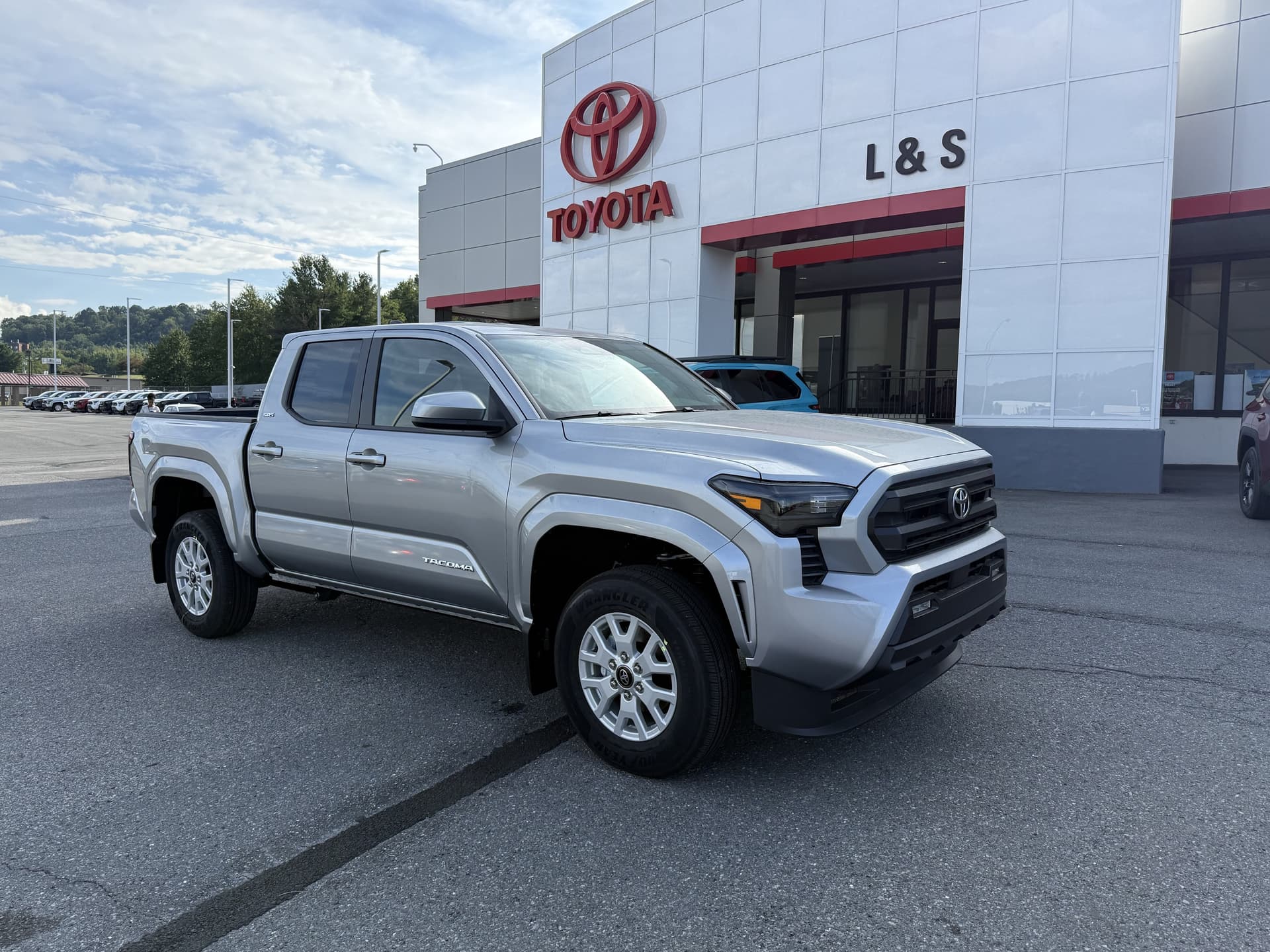 2026 Toyota Tacoma 4WD SR5 — photo 1 of 33