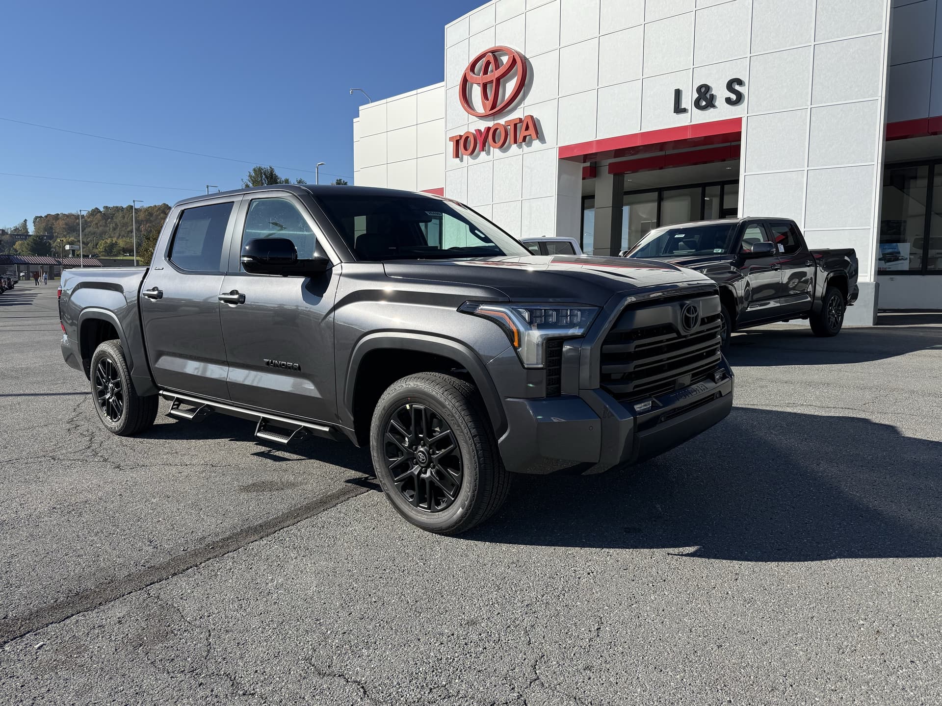 2026 Toyota Tundra 4WD Limited — photo 1 of 33