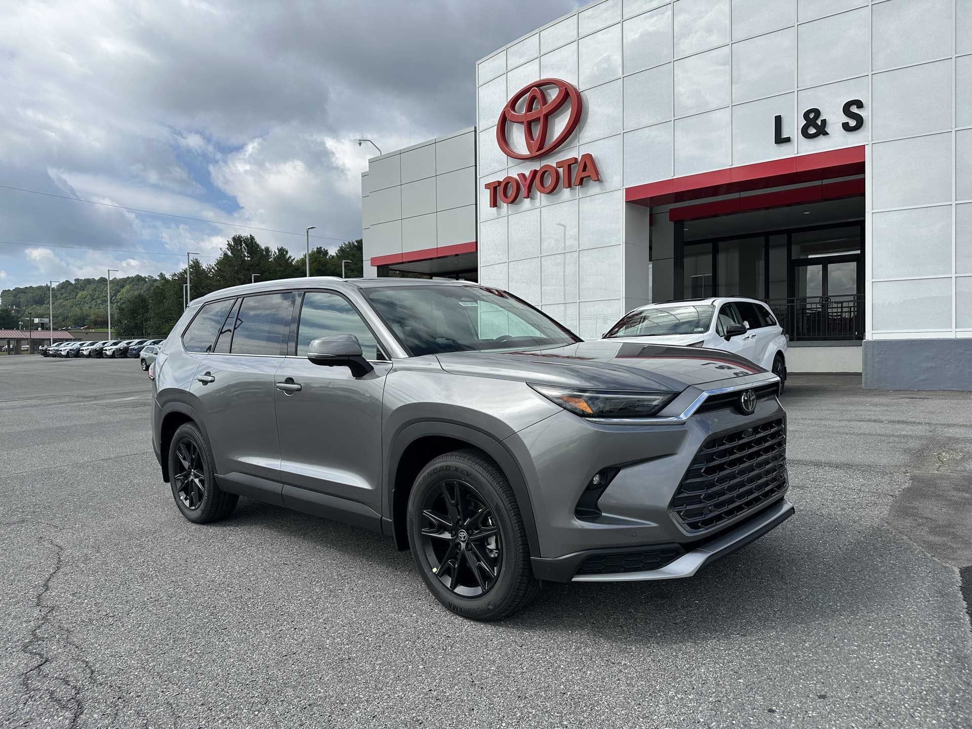 2026 Toyota Grand Highlander Hybrid Hybrid MAX Platinum — photo 1 of 30