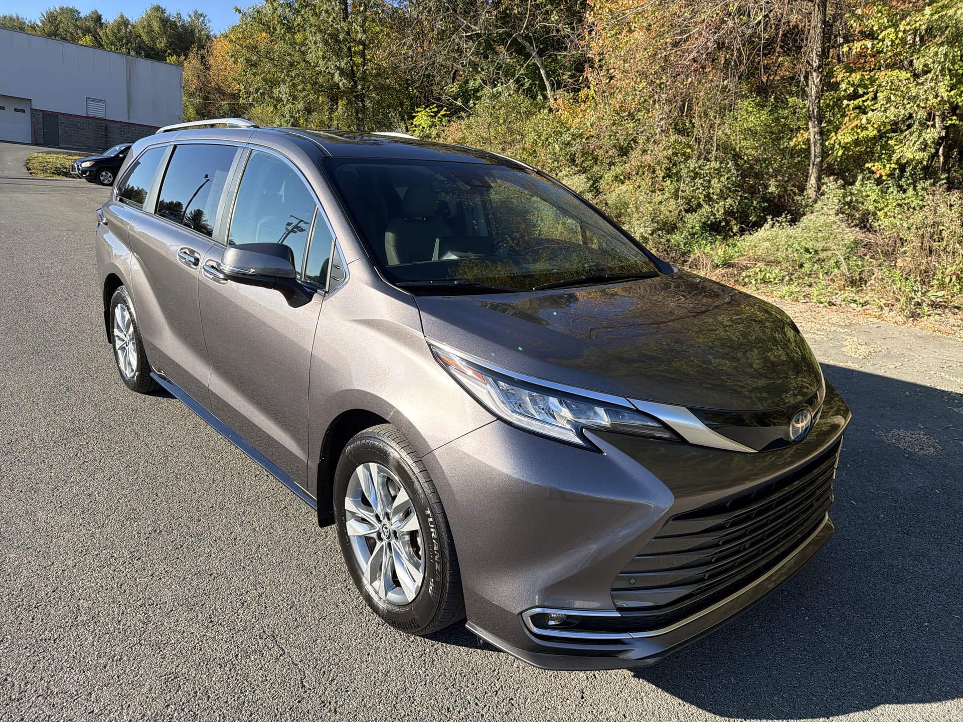 2024 Toyota Sienna Limited — photo 1 of 18
